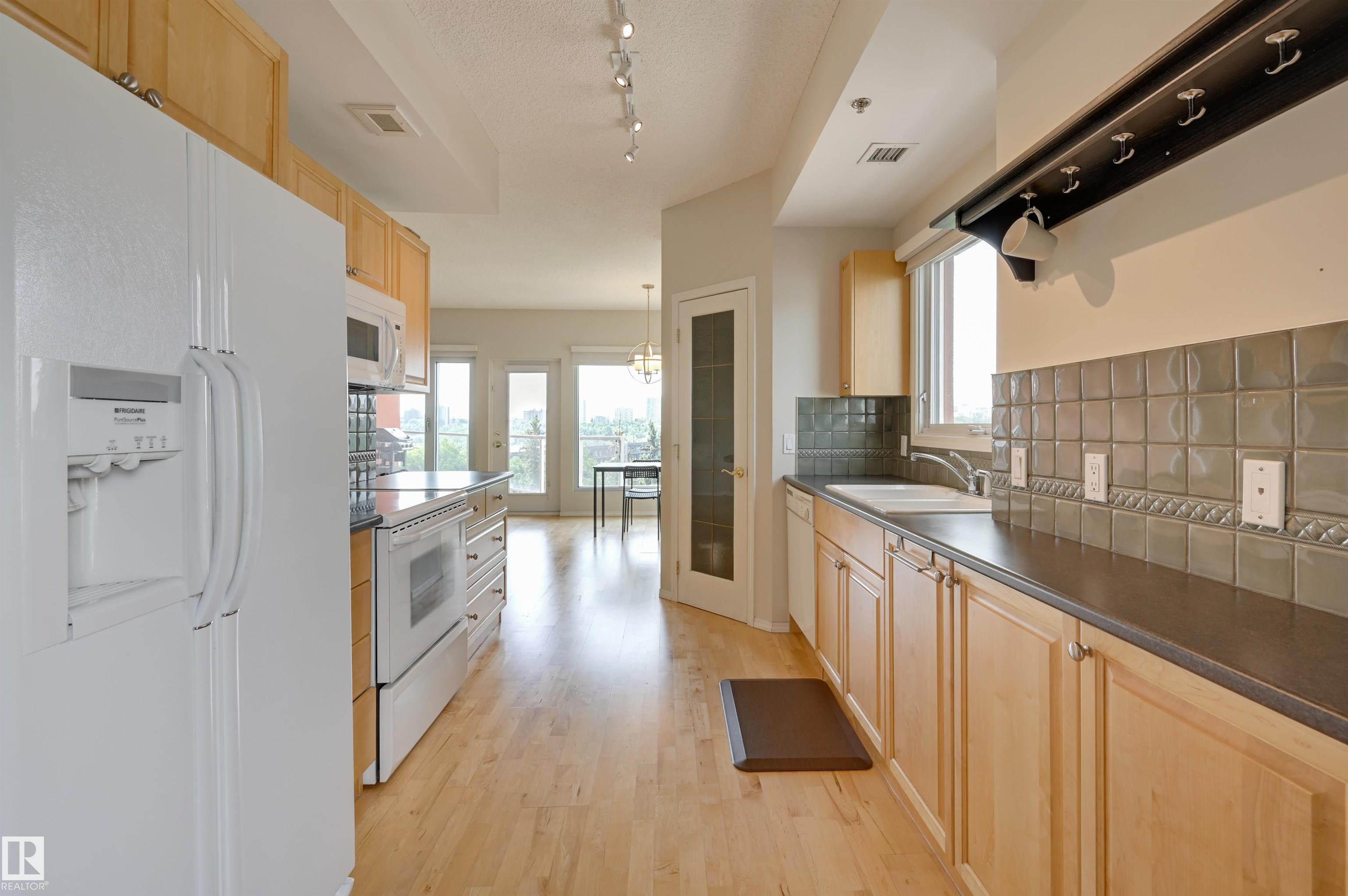 https://zimg.paragon.ice.com/ParagonImages/Property/PM/RAE/225393972/12/0/0/db31cff72bab7539d8673c98d9442437/1/b0e6911199bfd8bd036613f3101aab75/225393972-cec9611c-34ca-439a-9d7f-cd92bc53e84b.JPG