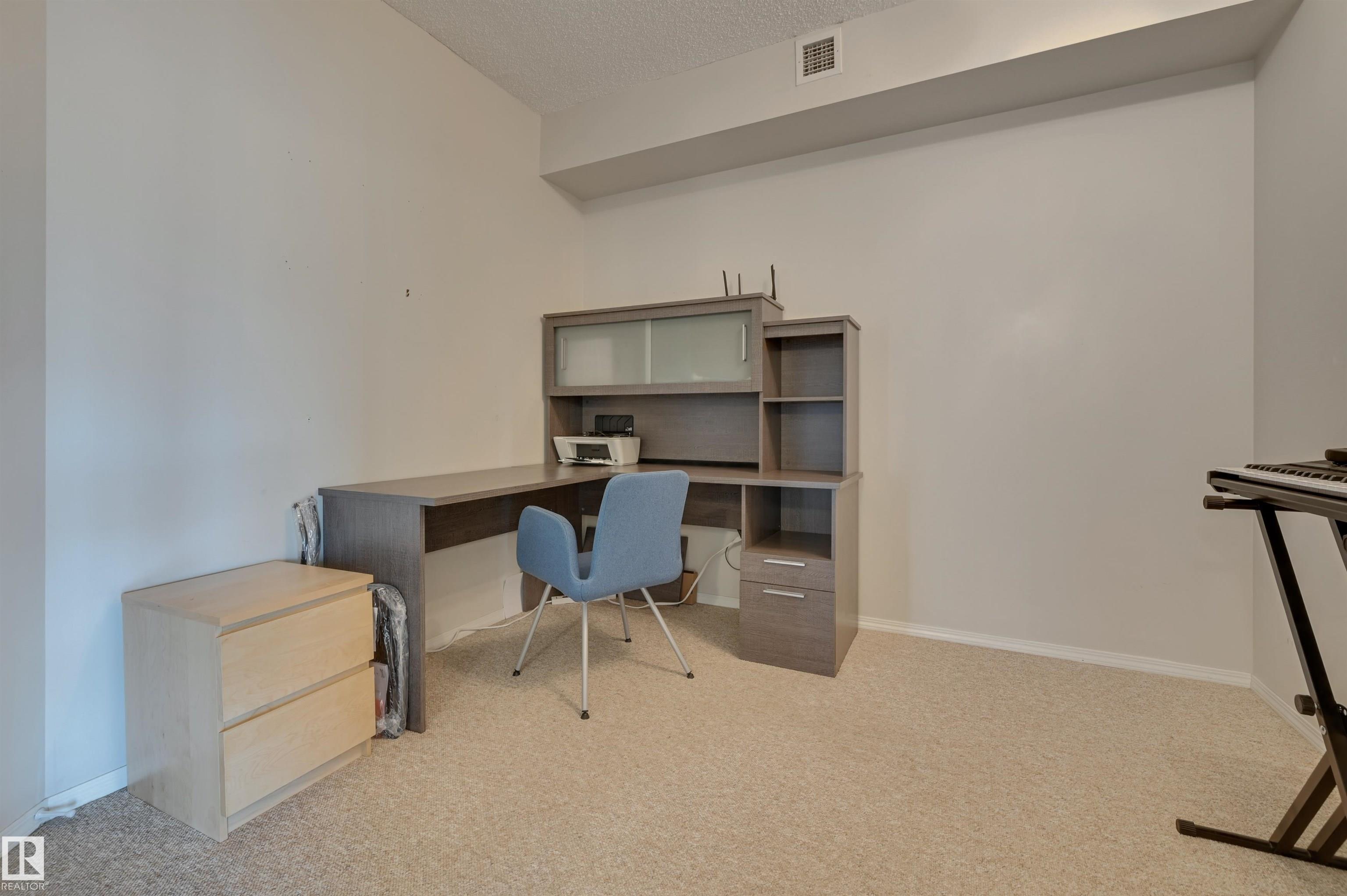 https://zimg.paragon.ice.com/ParagonImages/Property/PM/RAE/225393972/33/0/0/ecf4071712cf99c87ace9754a5253eaa/1/b0e6911199bfd8bd036613f3101aab75/225393972-2f54362d-21c1-4cc2-b57f-688501d691cb.JPG