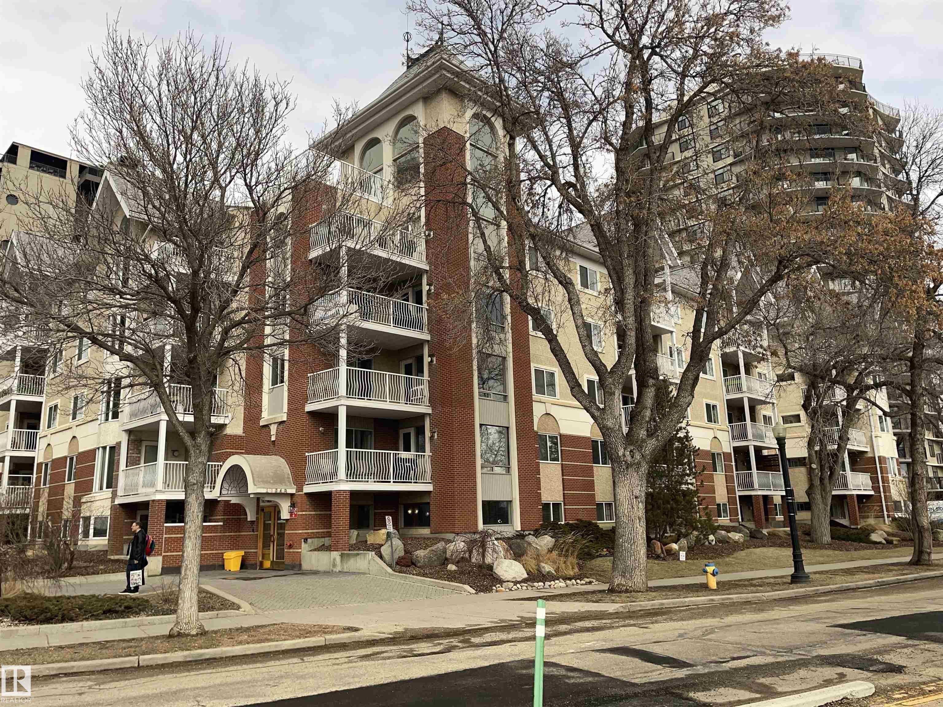 305 - 11716 100 Avenue NW, Wîhkwêntôwin, Edmonton