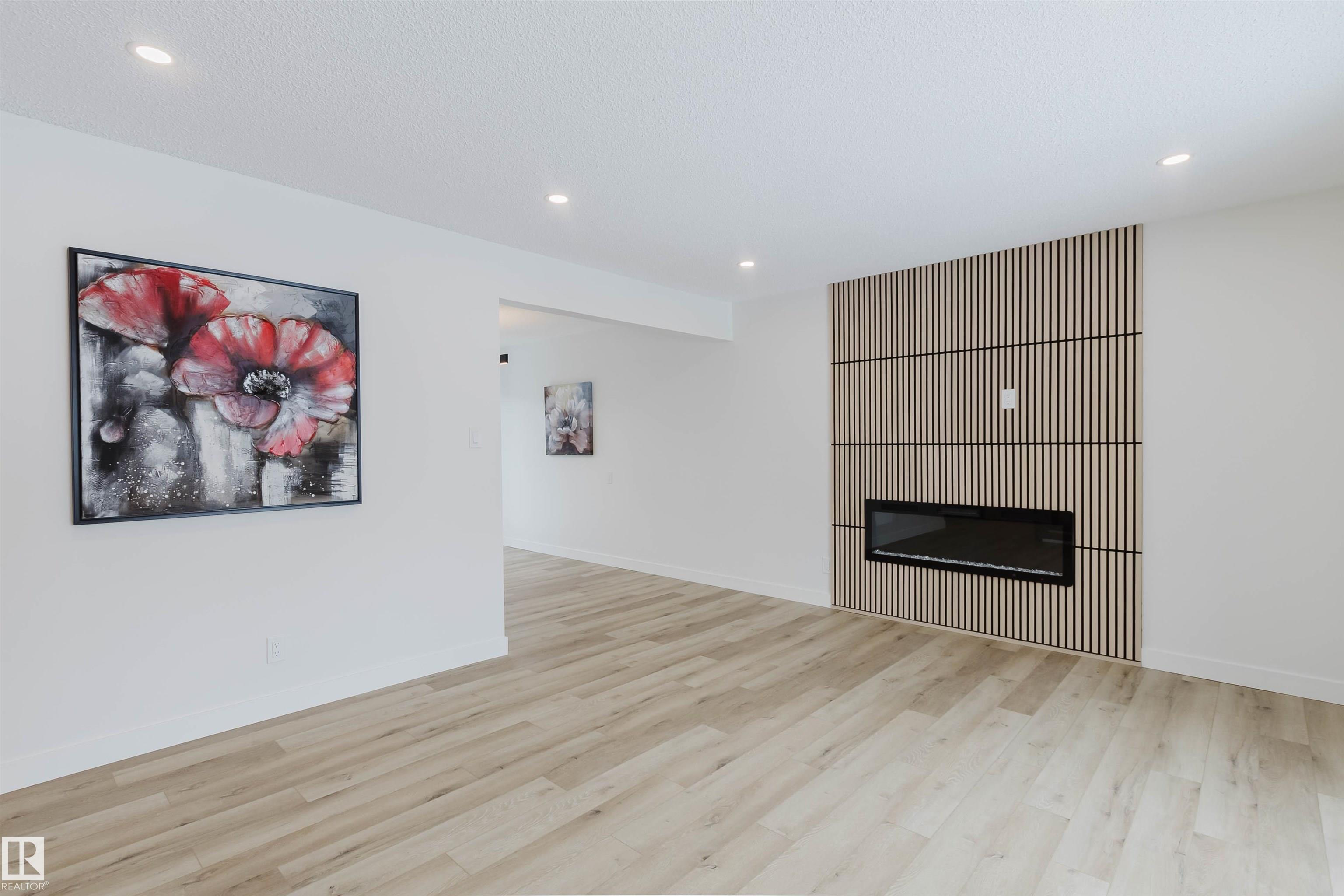 11528 42 Avenue NW, Royal Gardens, Edmonton