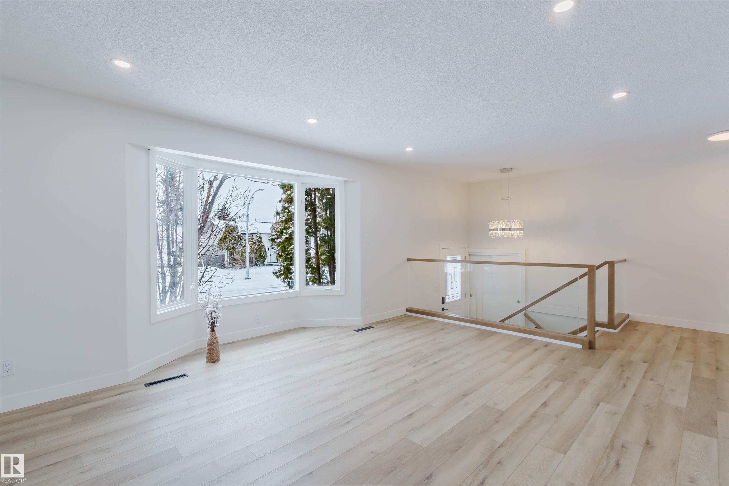 Photo 6 at 11528 42 Avenue NW, Royal Gardens, Edmonton