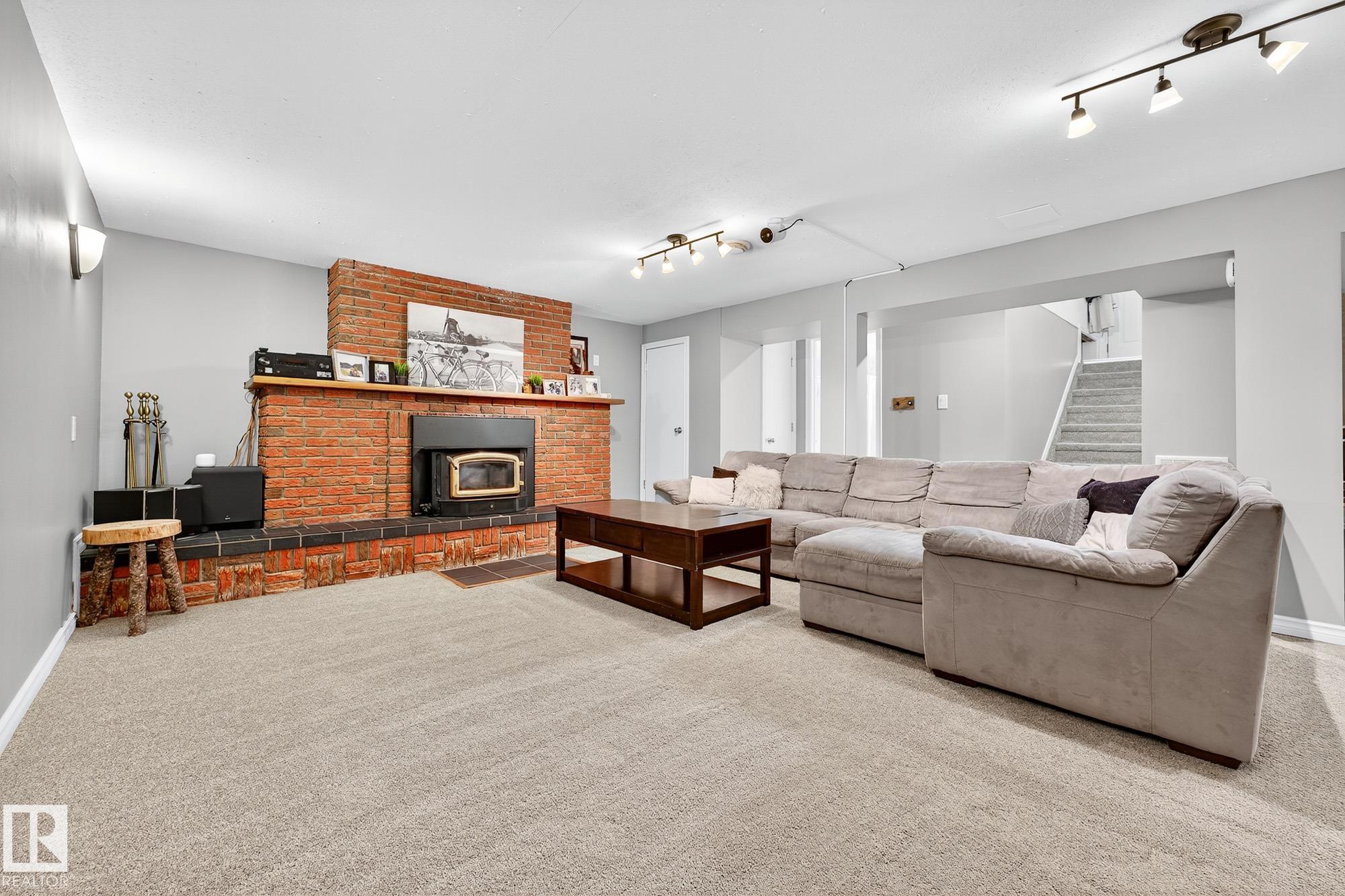 Photo 27 at 15701 92a Avenue NW, Meadowlark Park, Edmonton