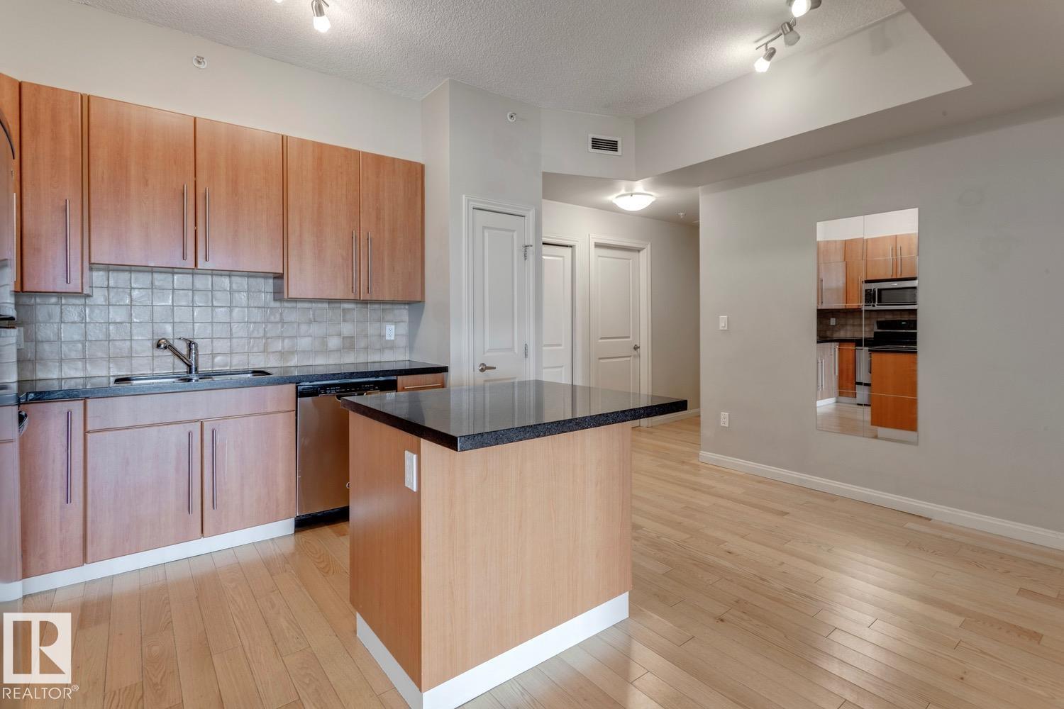 https://zimg.paragon.ice.com/ParagonImages/Property/PM/RAE/225394111/11/0/0/b0aba360fa4ea8384b1209271d18217f/1/6708204fde873f6440084d2b5edbd929/225394111-b8d1f912-b751-42c9-8af7-742016c053ff.JPG
