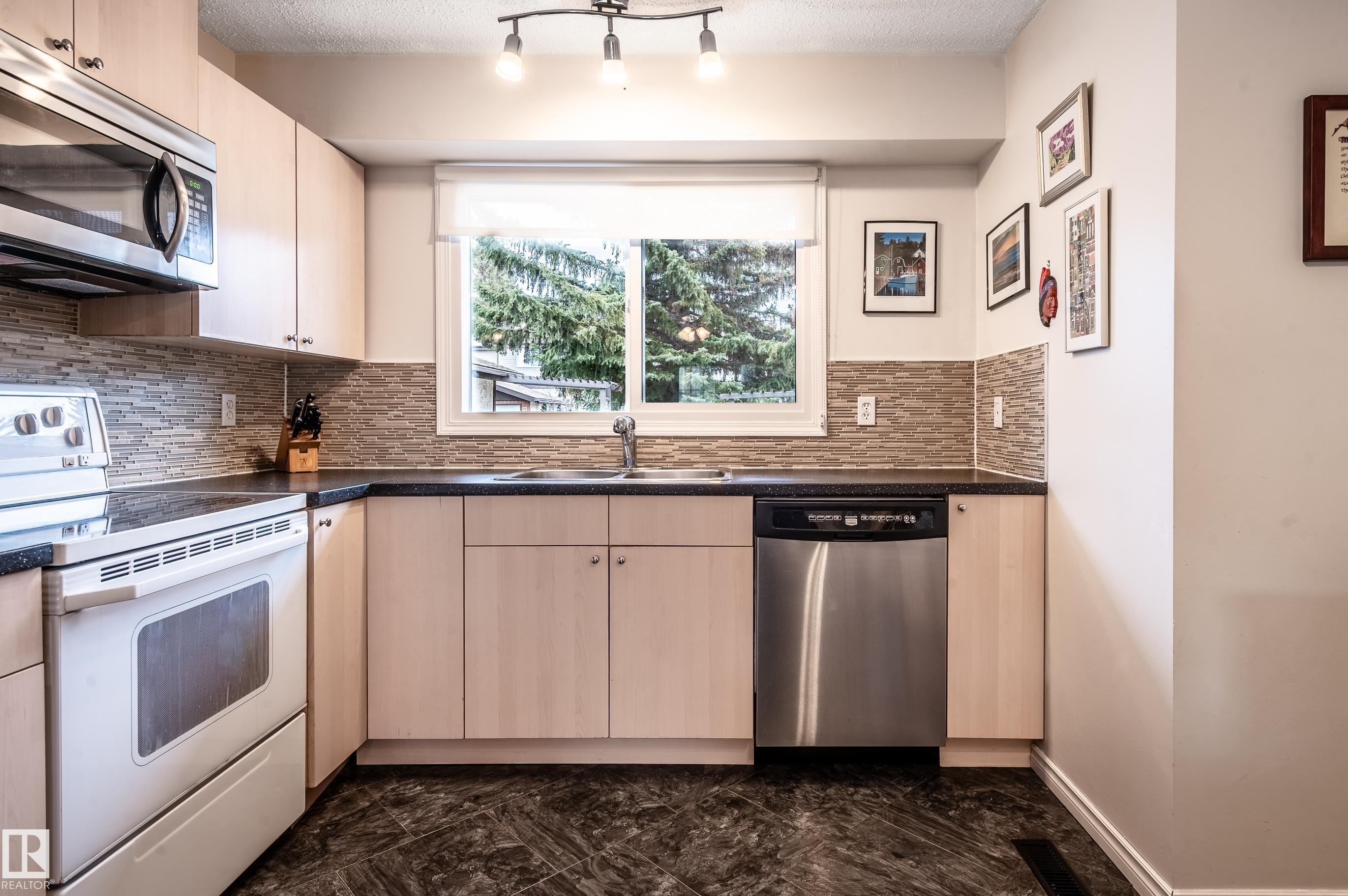 71 Forest Grove, Forest Lawn, St. Albert