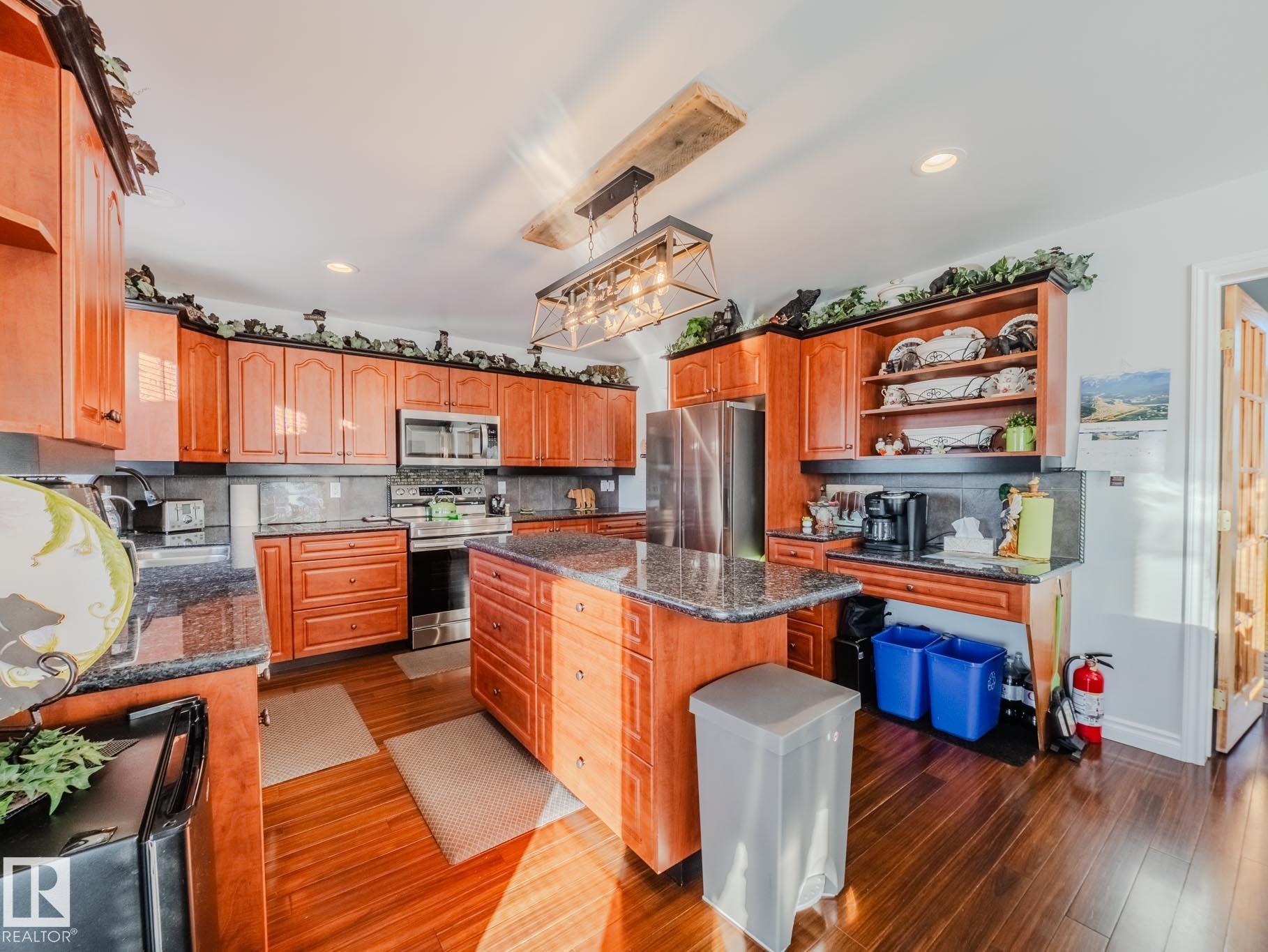 Photo 12 at 50 - 50150 Rge Rd 232, Twin Peaks Ranch Estates, Rural Leduc County