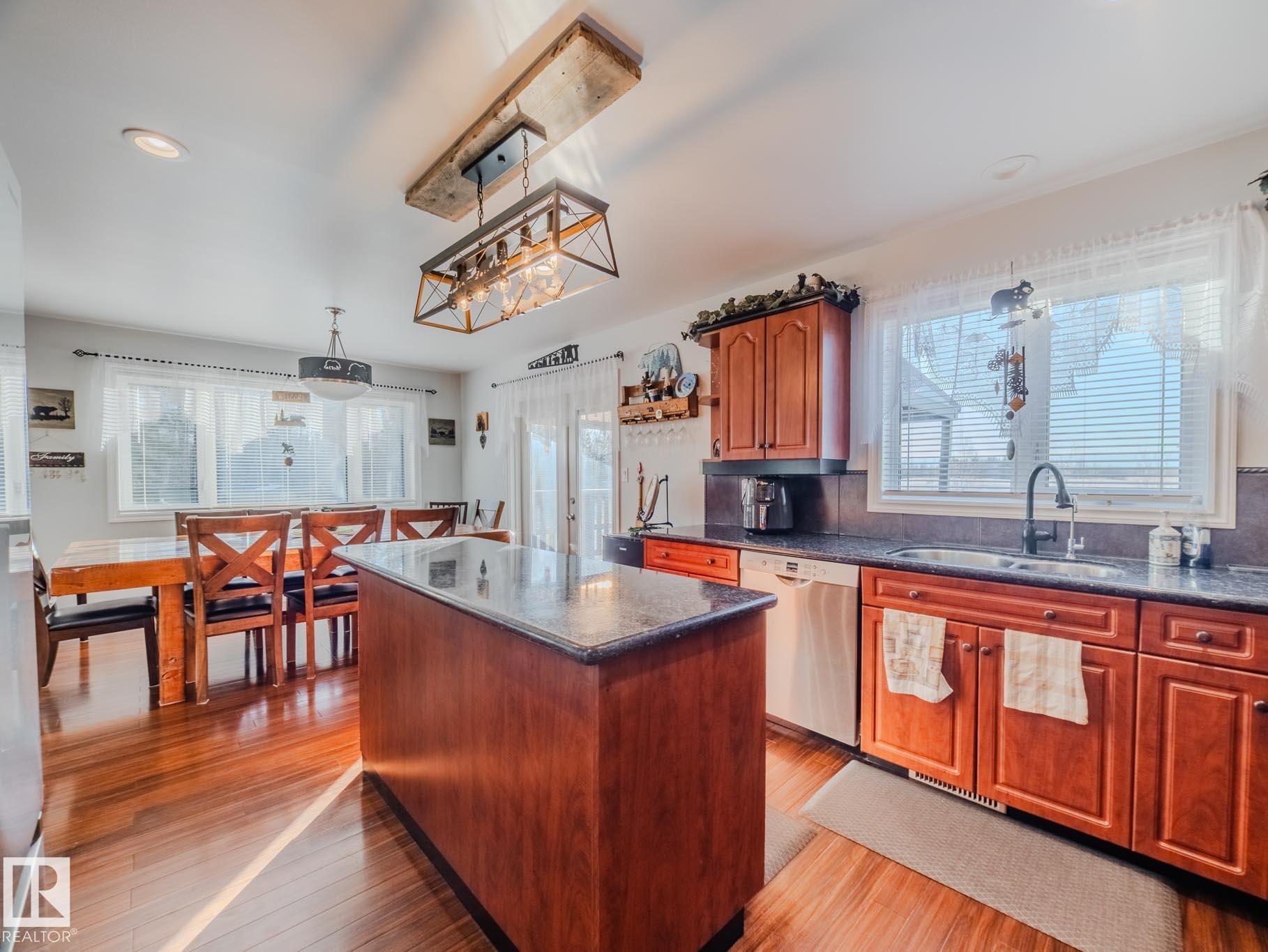 Photo 14 at 50 - 50150 Rge Rd 232, Twin Peaks Ranch Estates, Rural Leduc County