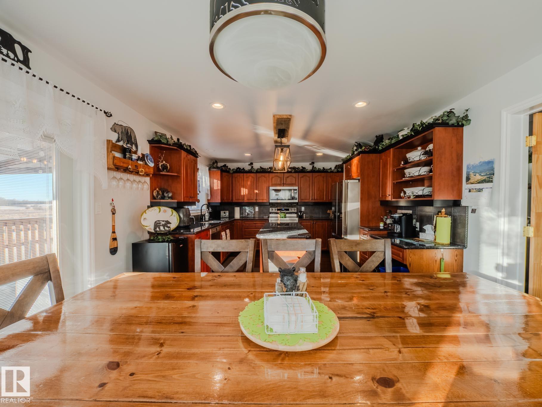 Photo 9 at 50 - 50150 Rge Rd 232, Twin Peaks Ranch Estates, Rural Leduc County