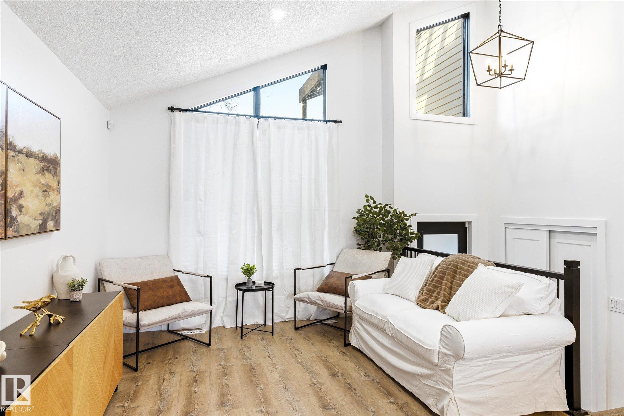 38 Woodcrest Avenue, Woodlands, St. Albert