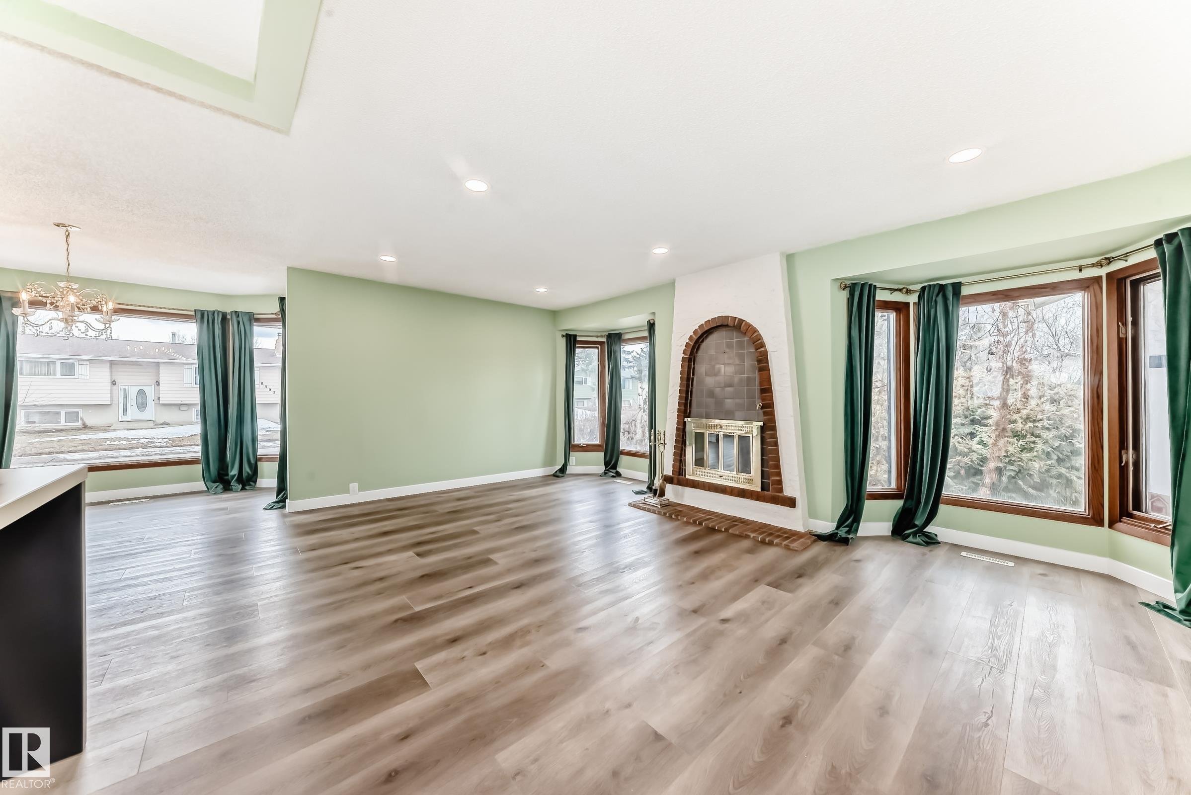 https://zimg.paragon.ice.com/ParagonImages/Property/PM/RAE/225394331/10/0/0/edbe926172b72e9adba87a4c9d8f7e34/1/f1f13630763dbb61db48d25153188f0a/225394331-f2de1423-b65d-49b6-8f97-e57b82f9dca3.JPG
