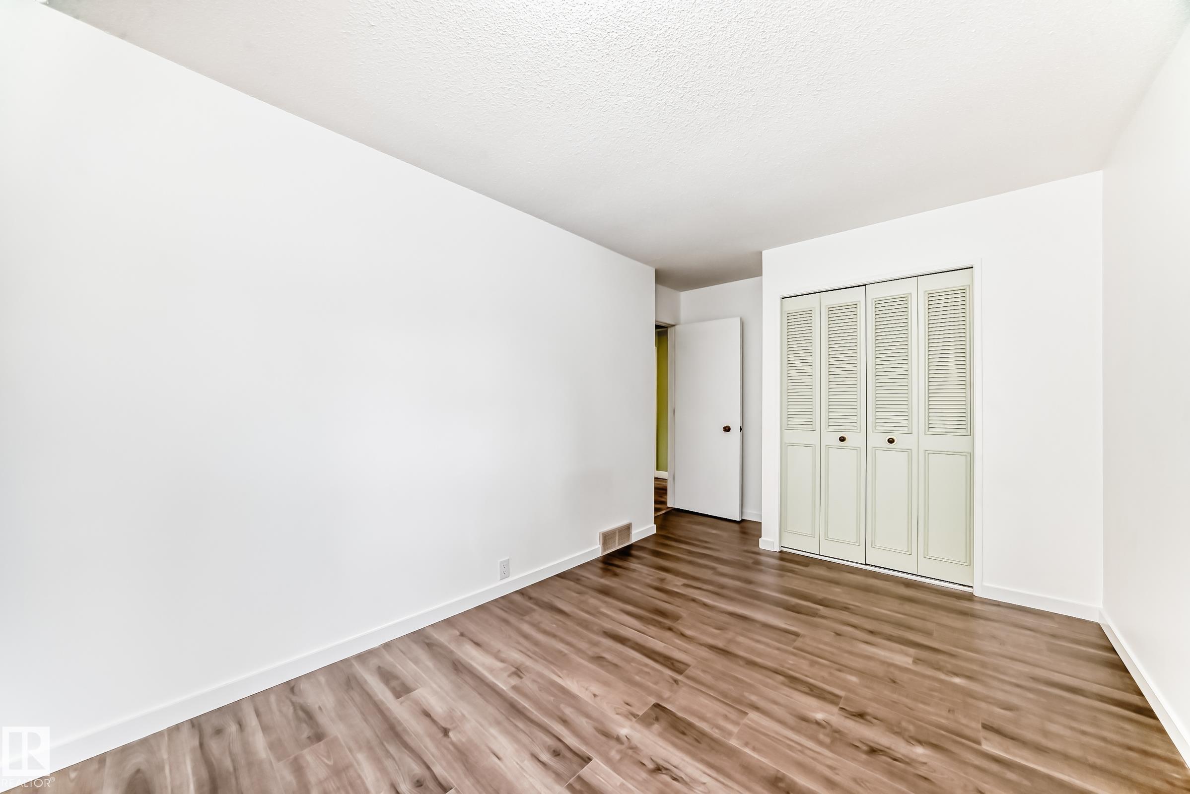https://zimg.paragon.ice.com/ParagonImages/Property/PM/RAE/225394331/21/0/0/82df2cdf9ee302580ebb42c1ba187ce2/1/f1f13630763dbb61db48d25153188f0a/225394331-41265371-fe18-41ba-8da2-264bdf2f4e6d.JPG