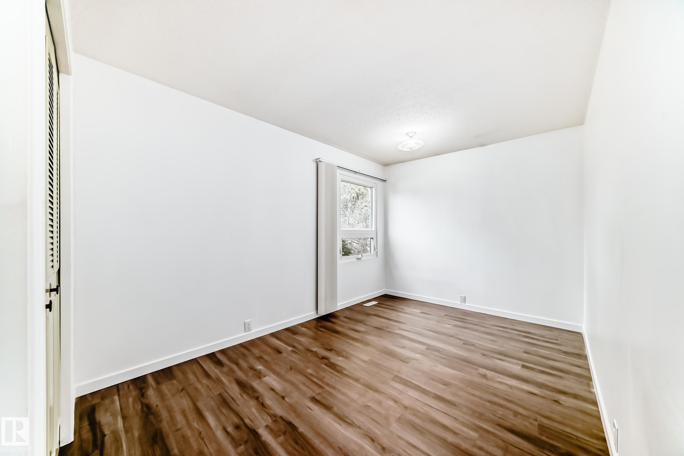 https://zimg.paragon.ice.com/ParagonImages/Property/PM/RAE/225394331/22/0/0/df4bdbeb56cb6b446bf7aee260c1fd58/1/f1f13630763dbb61db48d25153188f0a/225394331-50b3c12f-2b3b-4b19-9830-dd9cbb272fd5.JPG