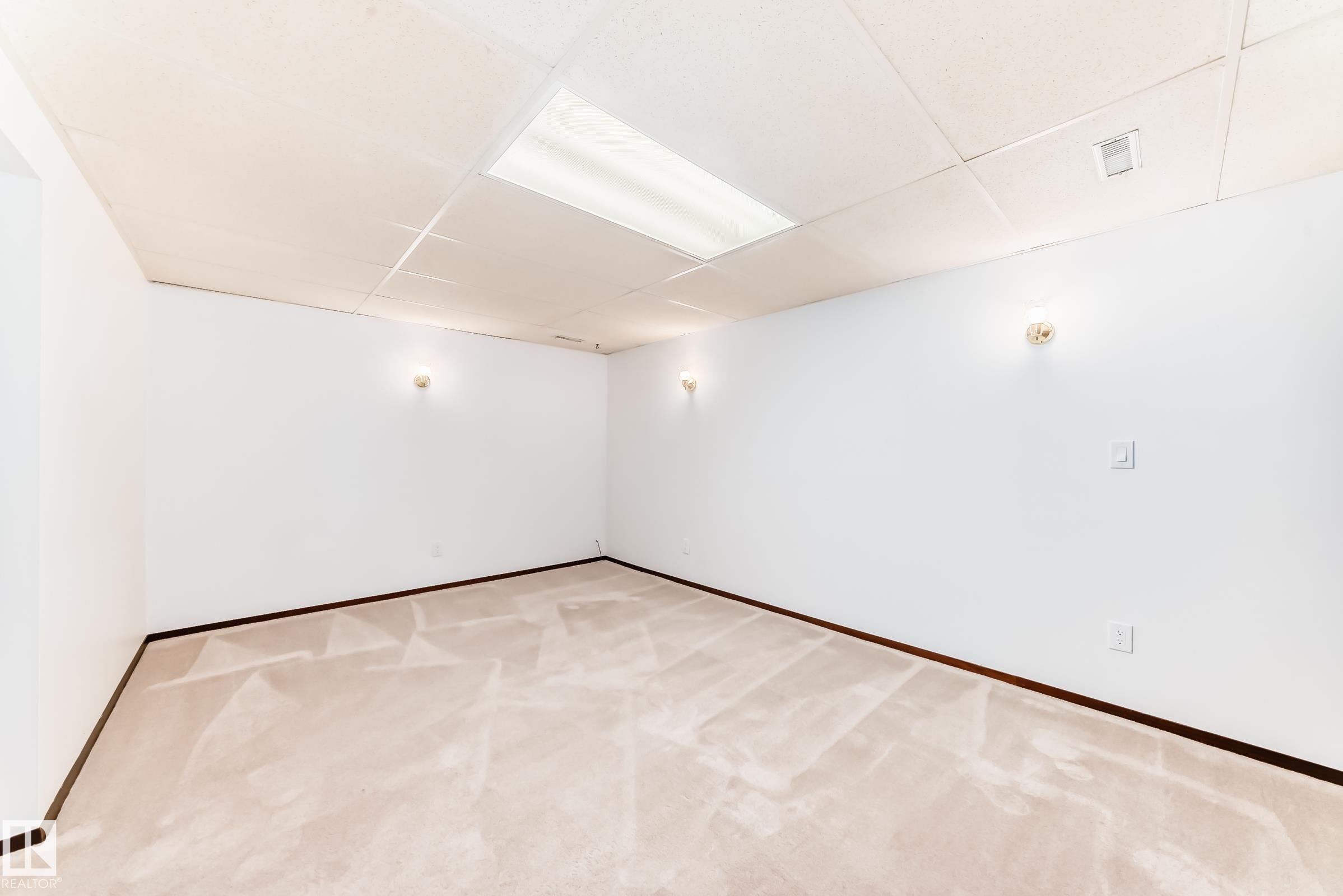 https://zimg.paragon.ice.com/ParagonImages/Property/PM/RAE/225394331/36/0/0/5ab54f7da5068c111ac80e35d47a678a/1/f1f13630763dbb61db48d25153188f0a/225394331-8751171a-44d4-45ab-bc1c-e702ce29be78.JPG