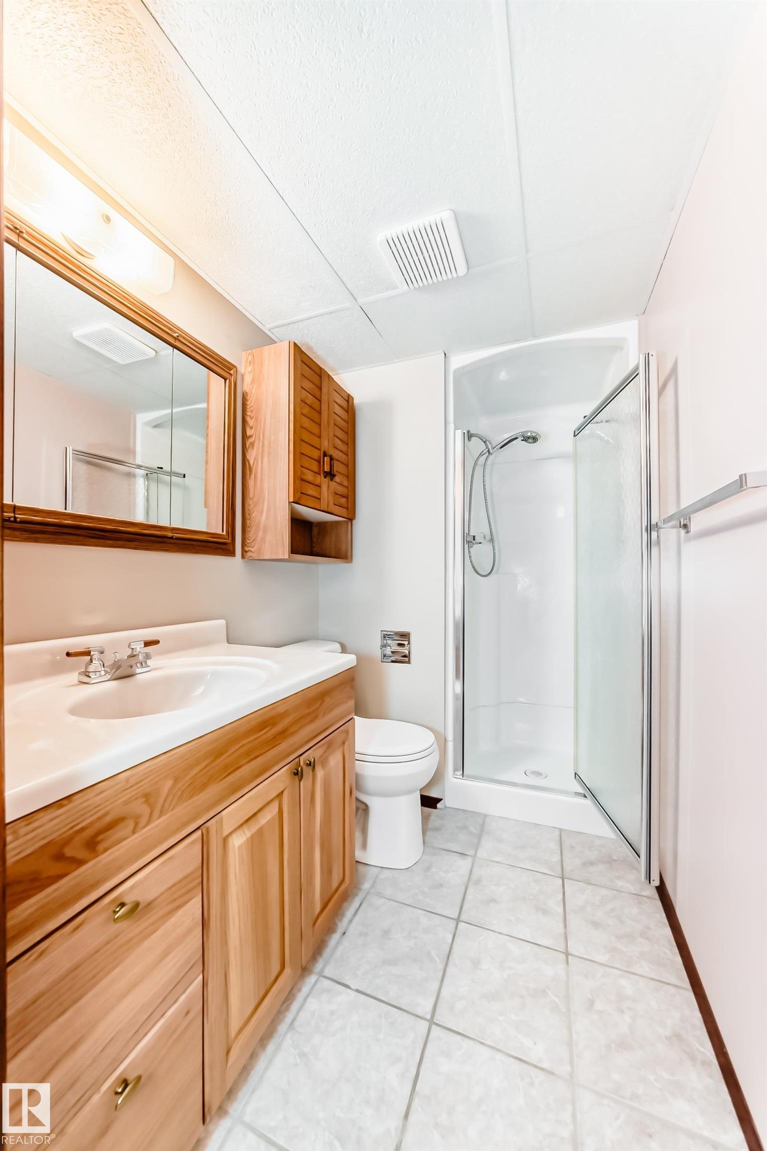 https://zimg.paragon.ice.com/ParagonImages/Property/PM/RAE/225394331/40/0/0/f9a8d42a32accacfb0698cacf1d554d0/1/f1f13630763dbb61db48d25153188f0a/225394331-2addf9ce-8bc2-448a-827f-acdf72a8c605.JPG