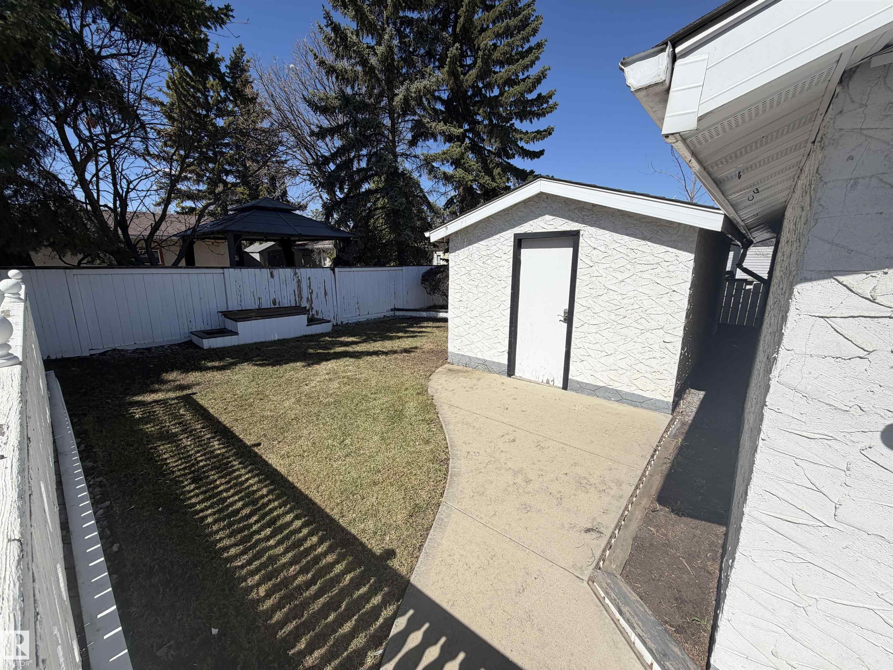https://zimg.paragon.ice.com/ParagonImages/Property/PM/RAE/225394331/46/0/0/ecd8c0374a47ebd255650e8992deb344/1/f1f13630763dbb61db48d25153188f0a/225394331-8491af88-acd8-4349-a8e6-0999fed4e2ce.JPG