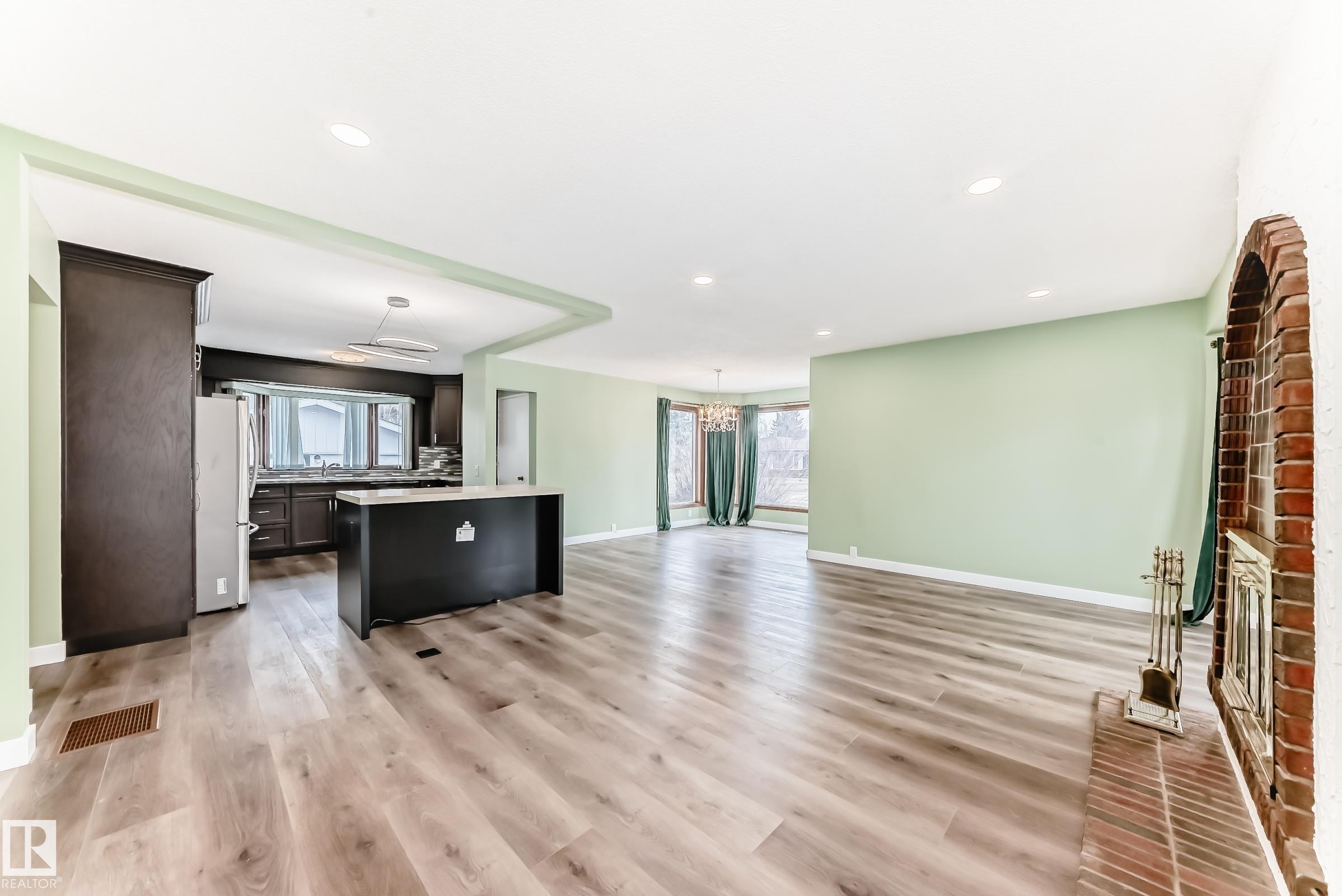 https://zimg.paragon.ice.com/ParagonImages/Property/PM/RAE/225394331/9/0/0/a3bbeb08531f6682fe7643b60c350f44/1/f1f13630763dbb61db48d25153188f0a/225394331-ff07d07a-3964-4404-8005-77da861c77af.JPG
