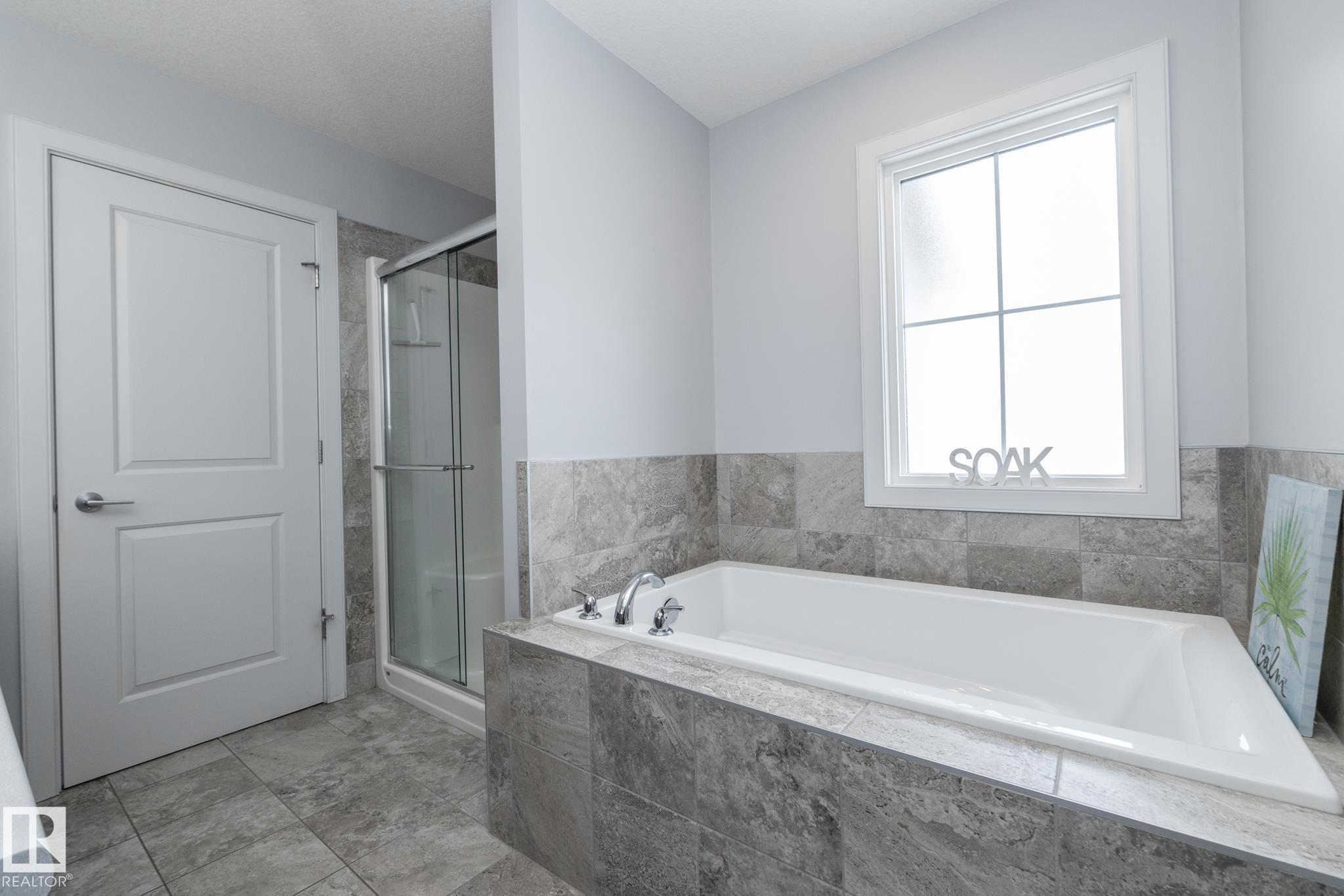 Photo 32 at 2088 Graydon Hill Crescent SW, Graydon Hill, Edmonton