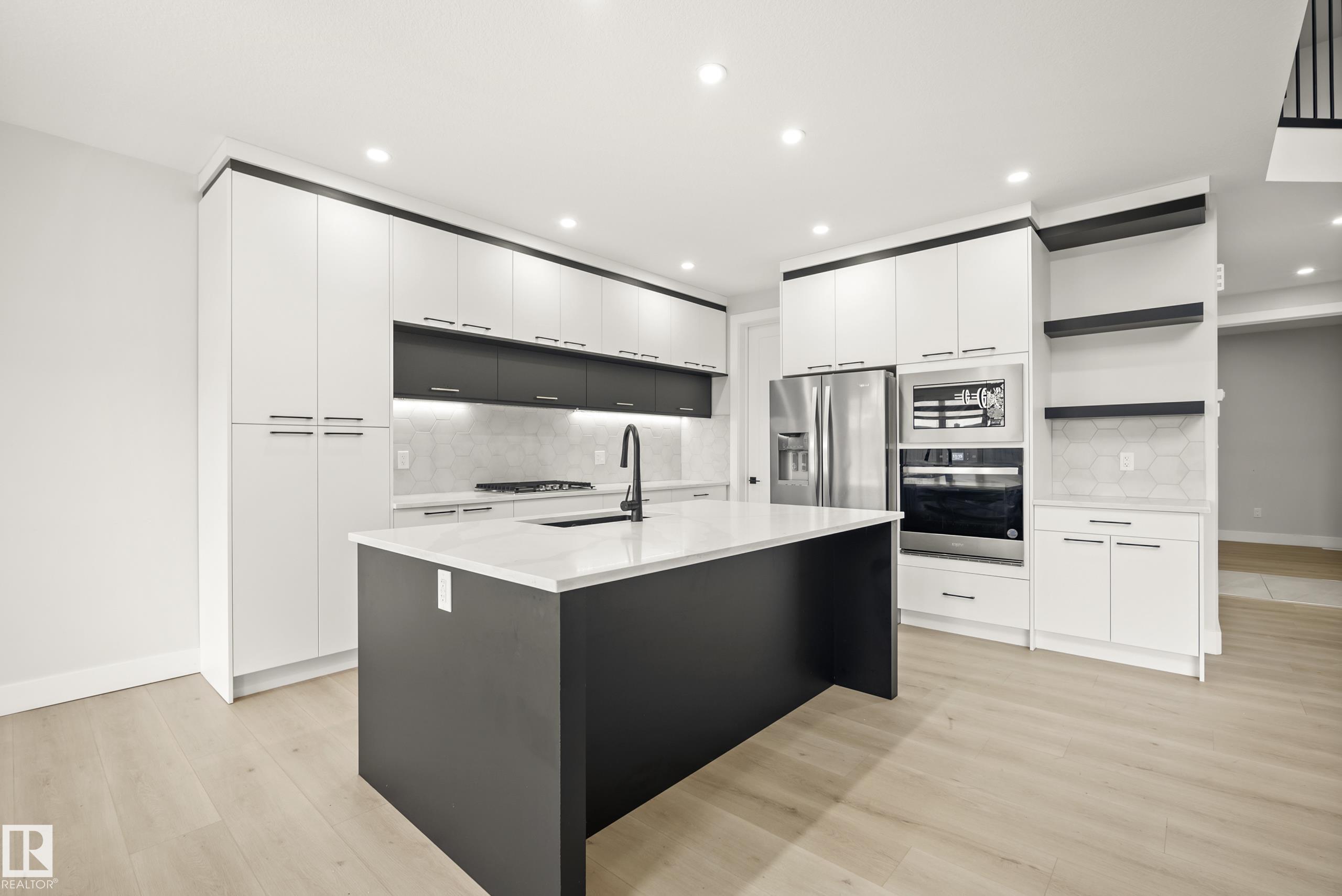 Photo 7 at 15031 10 Street NW, Fraser, Edmonton