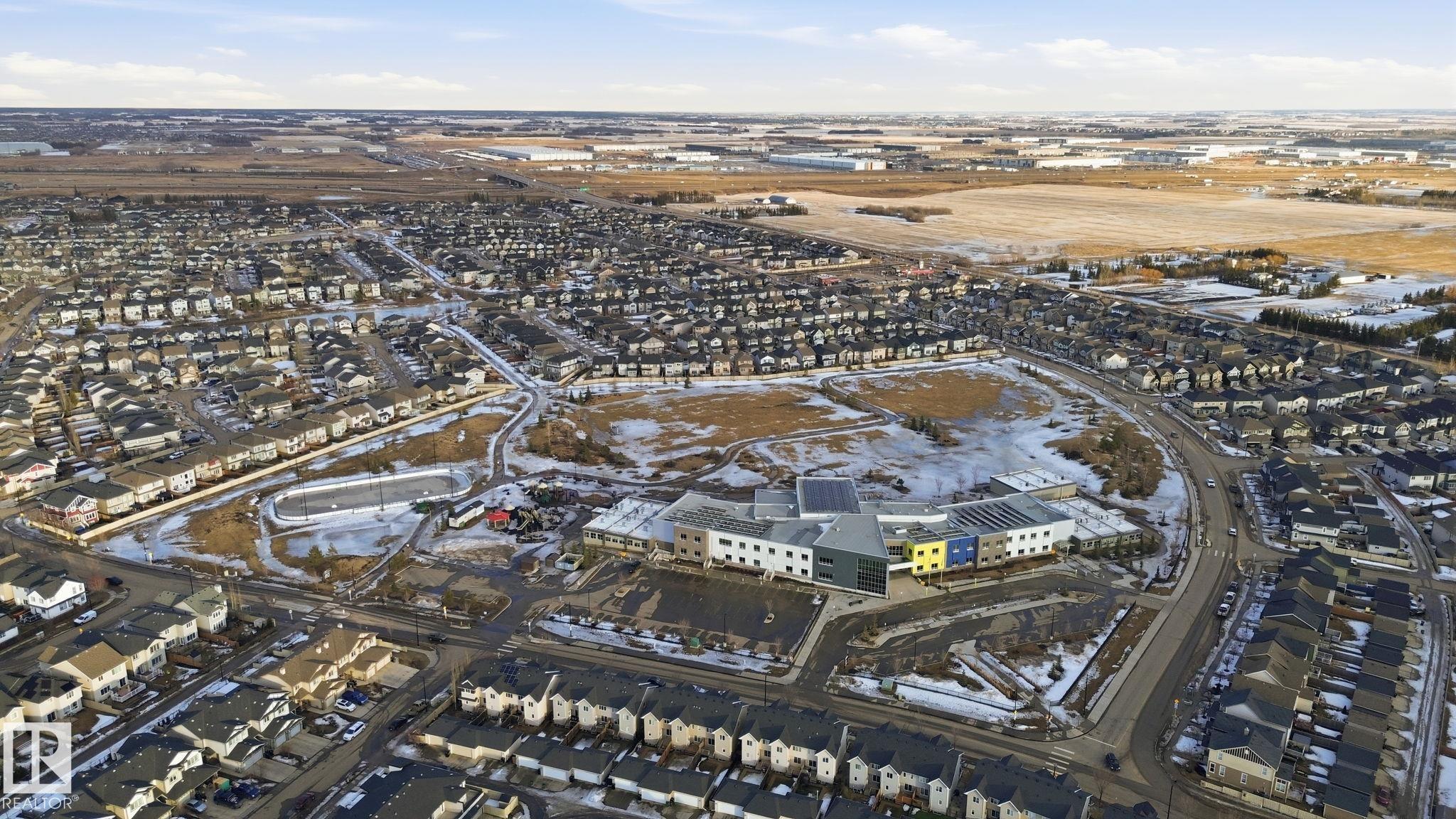 https://zimg.paragon.ice.com/ParagonImages/Property/PM/RAE/225394487/60/0/0/42f2f9c15199ebaa22824a9d9fe7f29b/1/c58adef137d9dd2cfca4b85be897d3a5/225394487-f5ba08bf-f5df-4371-8d9b-4f14b3d0fad6.JPG
