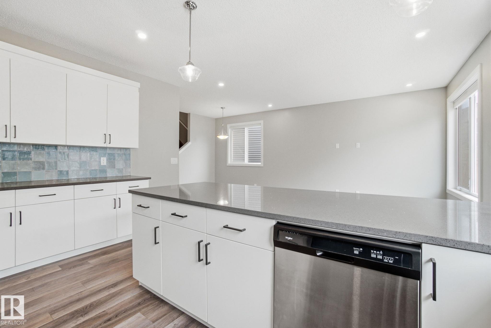 https://zimg.paragon.ice.com/ParagonImages/Property/PM/RAE/225394491/15/0/0/ab0ec32bbed493e9088ef09a9ed216ca/1/341e81c579425440eb4c58370b84d99c/225394491-a0f04317-e578-4e50-b56c-a7bec9fec05b.JPG