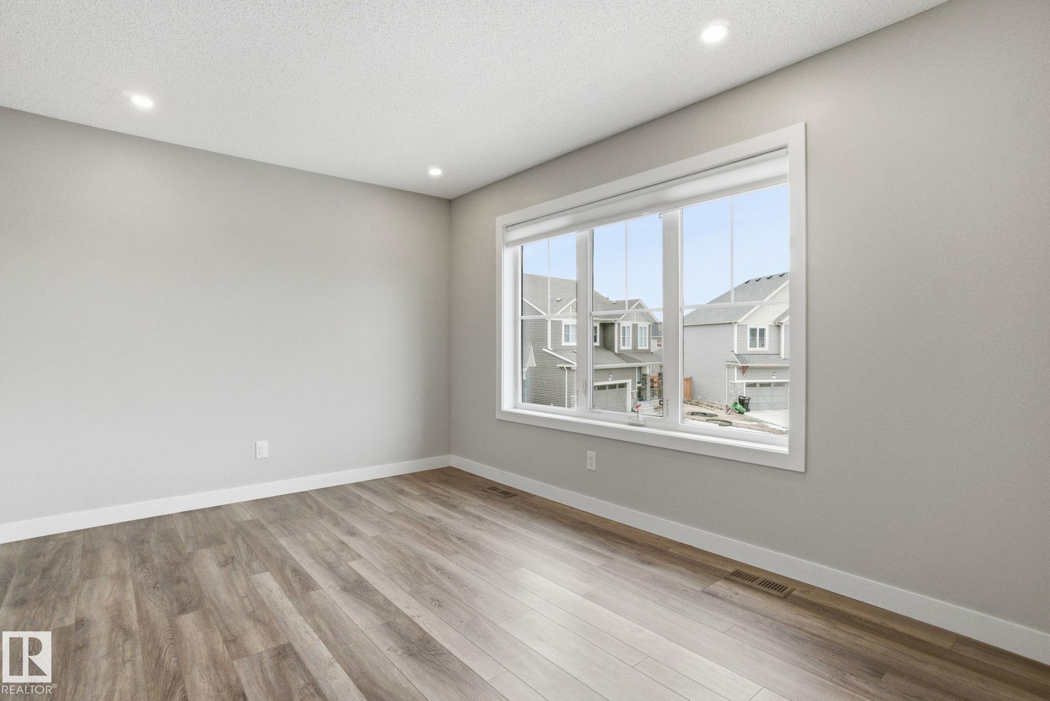 https://zimg.paragon.ice.com/ParagonImages/Property/PM/RAE/225394491/18/0/0/e09268d6df8cefd05ca365bb4b93278c/1/341e81c579425440eb4c58370b84d99c/225394491-d6fa3bae-759a-435e-bcad-b4f4471e59d4.JPG