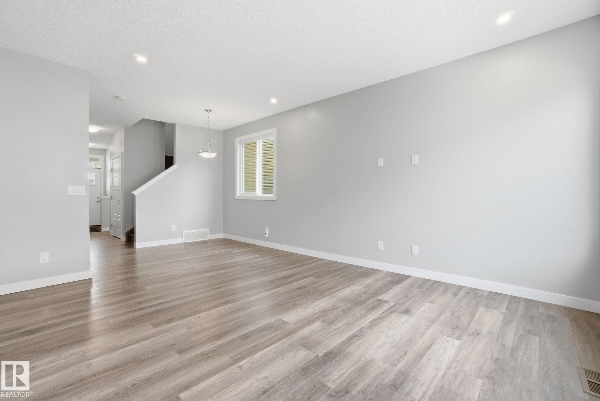 https://zimg.paragon.ice.com/ParagonImages/Property/PM/RAE/225394491/9/0/0/9638b7f1adf9fcf4f98e1218ff69d2ca/1/341e81c579425440eb4c58370b84d99c/225394491-2e1c3fa7-154a-4833-b727-34fda5c2320c.JPG