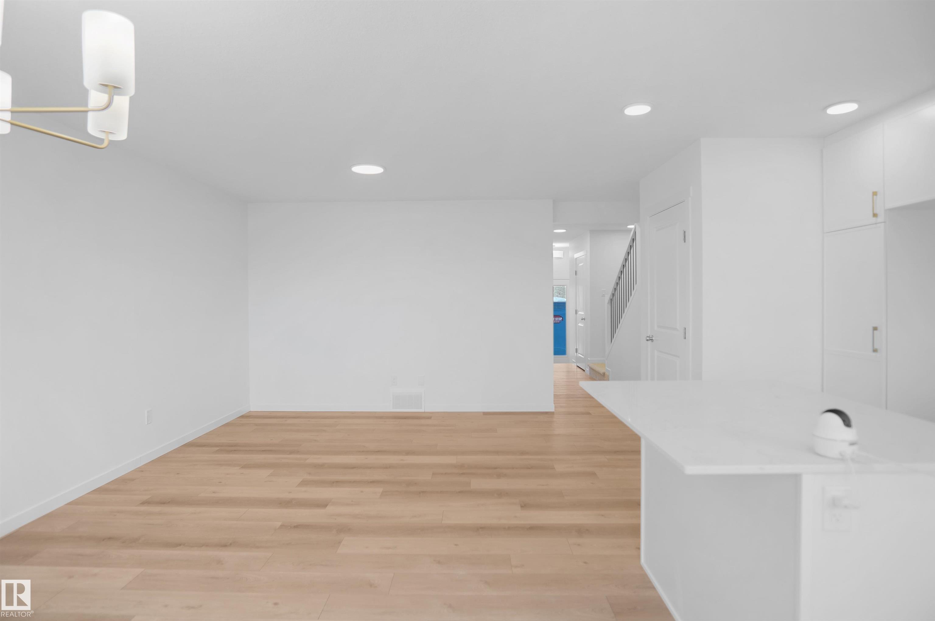 https://zimg.paragon.ice.com/ParagonImages/Property/PM/RAE/225394514/6/0/0/c033dc1273c711eca29cae205cb75d02/1/29c4c7d56153503e49b64087694b79f9/225394514-992465f8-9673-4c9b-b300-793e53cf6908.JPG