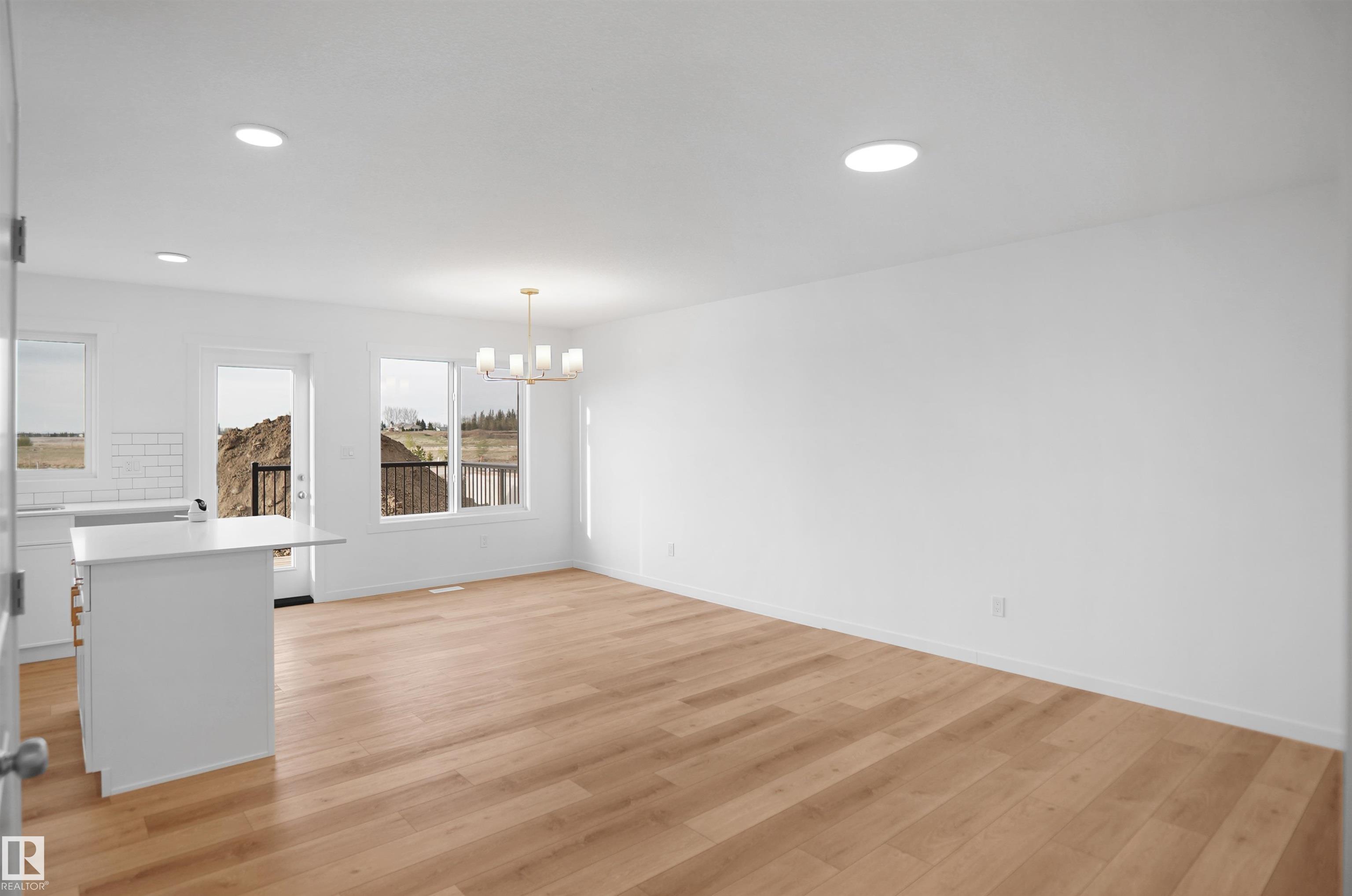https://zimg.paragon.ice.com/ParagonImages/Property/PM/RAE/225394514/9/0/0/46951f62d299f8c071db792928b2b035/1/29c4c7d56153503e49b64087694b79f9/225394514-12d7692a-dd0a-44a7-b90d-a6661bb2f381.JPG