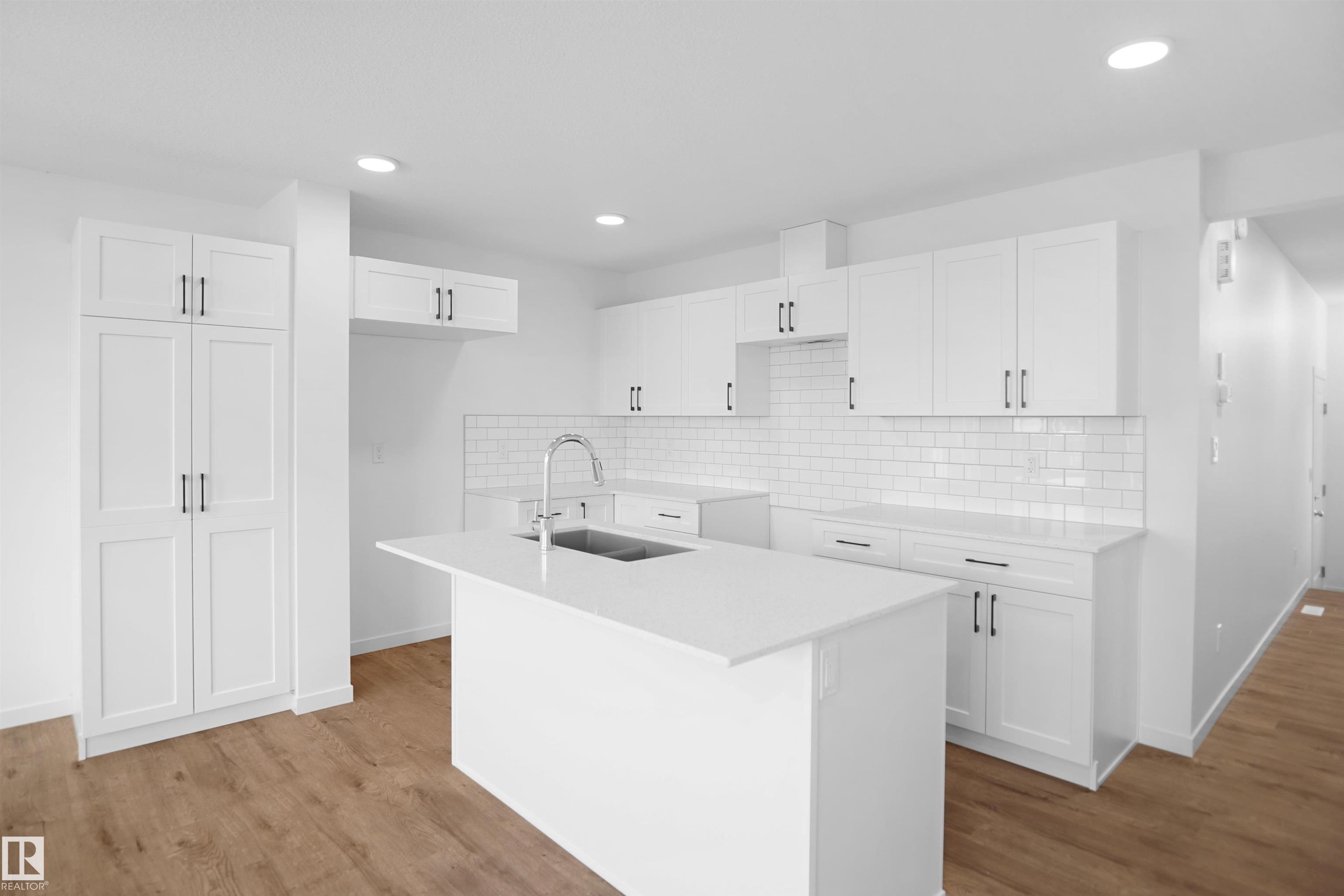 https://zimg.paragon.ice.com/ParagonImages/Property/PM/RAE/225394516/12/0/0/994bfc0314eaad6762fc5ad2549886e7/1/b390bb98e188c9934e3d37b94e9bb89d/225394516-14f2d495-89ed-4be5-b3d7-bde6f801f707.JPG