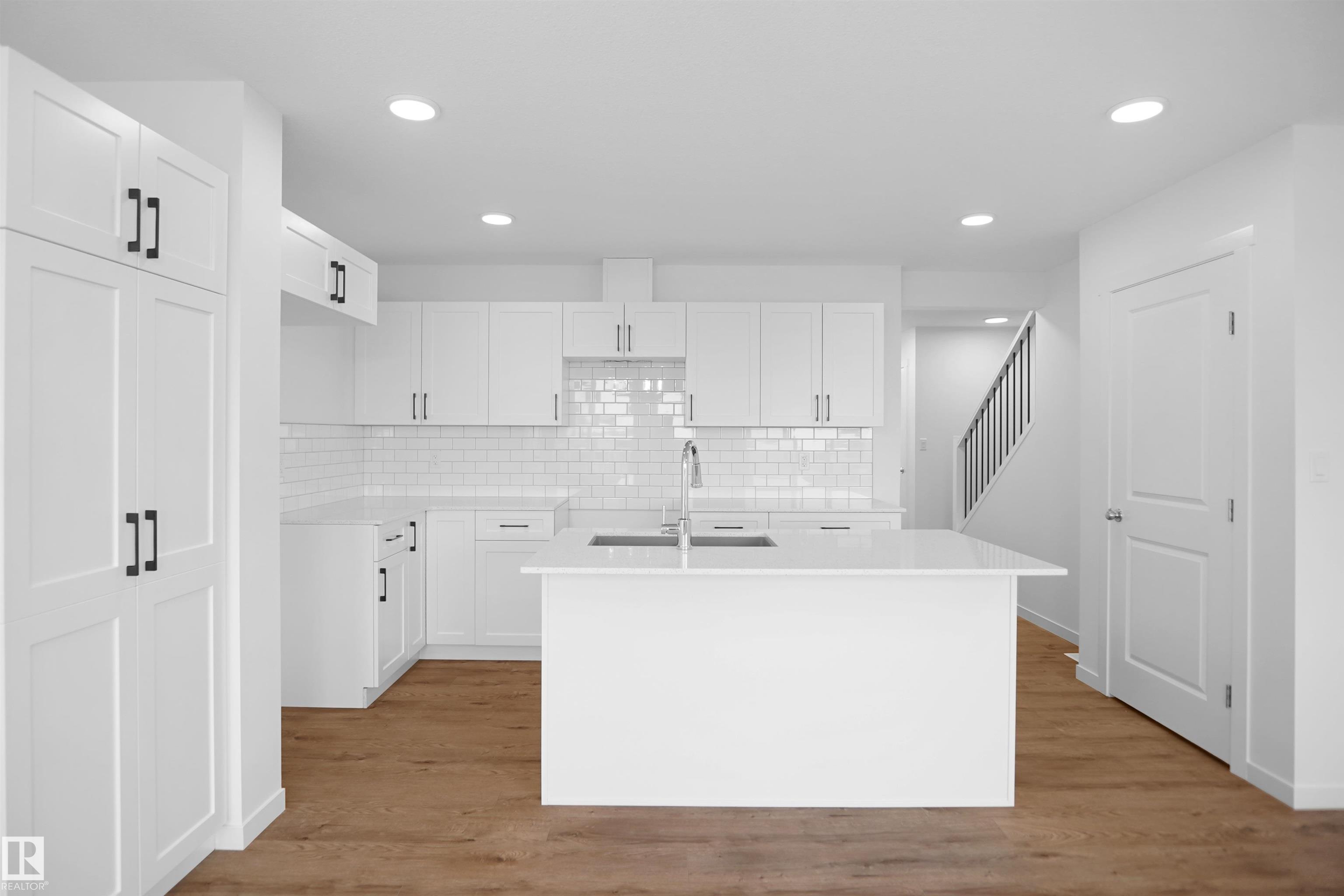 https://zimg.paragon.ice.com/ParagonImages/Property/PM/RAE/225394516/13/0/0/fb81e746873832ce990876c3a3a45c0d/1/b390bb98e188c9934e3d37b94e9bb89d/225394516-6afc928e-7ddd-4725-8c17-33fa2735eef1.JPG