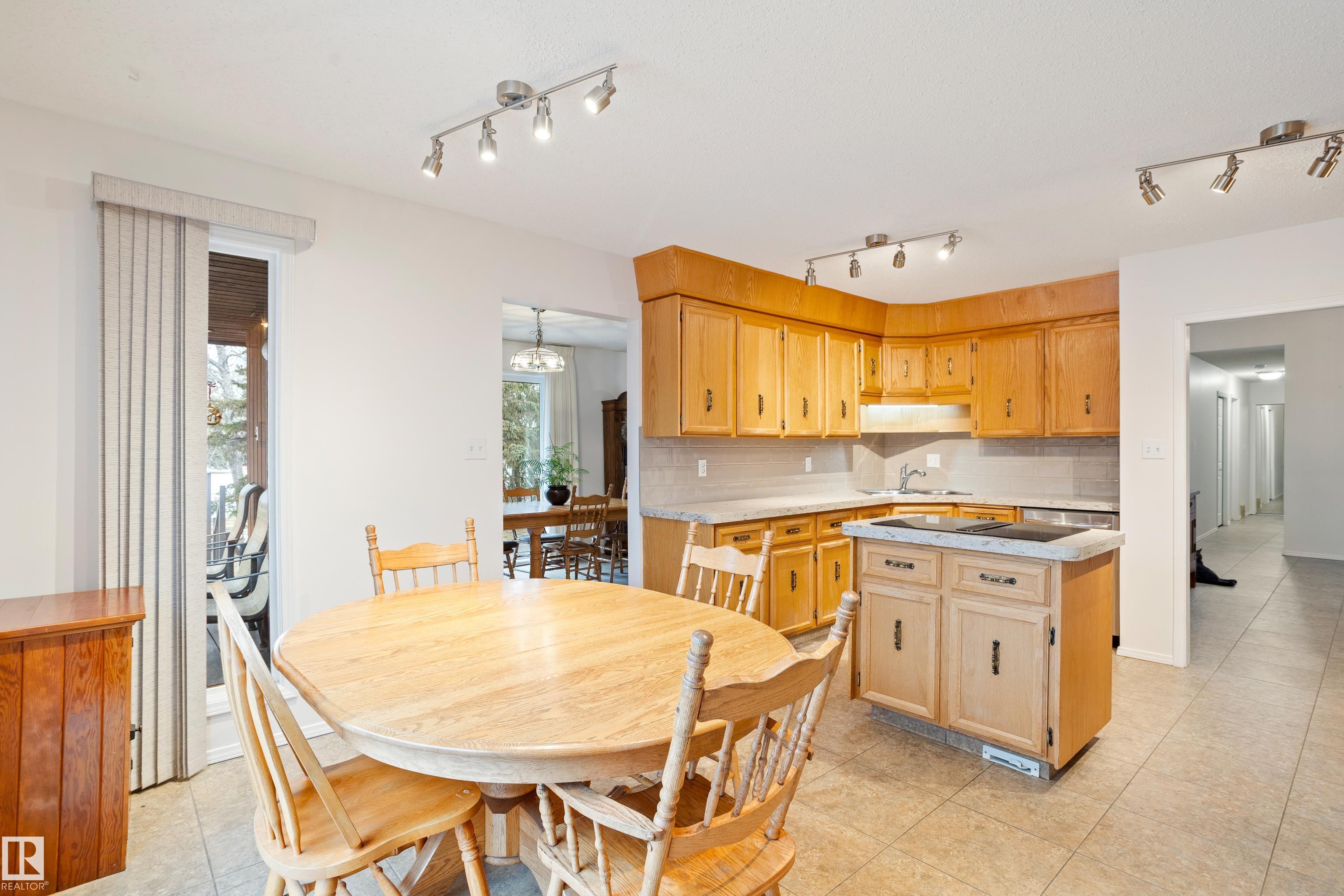 Photo 22 at 258 Greenoch Crescent NW, Greenview, Edmonton