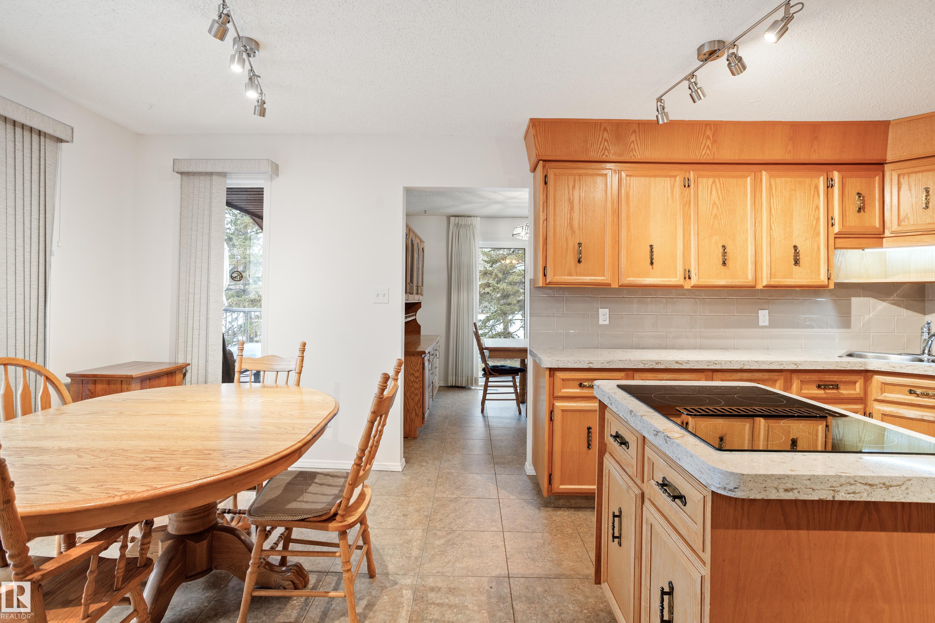 Photo 24 at 258 Greenoch Crescent NW, Greenview, Edmonton