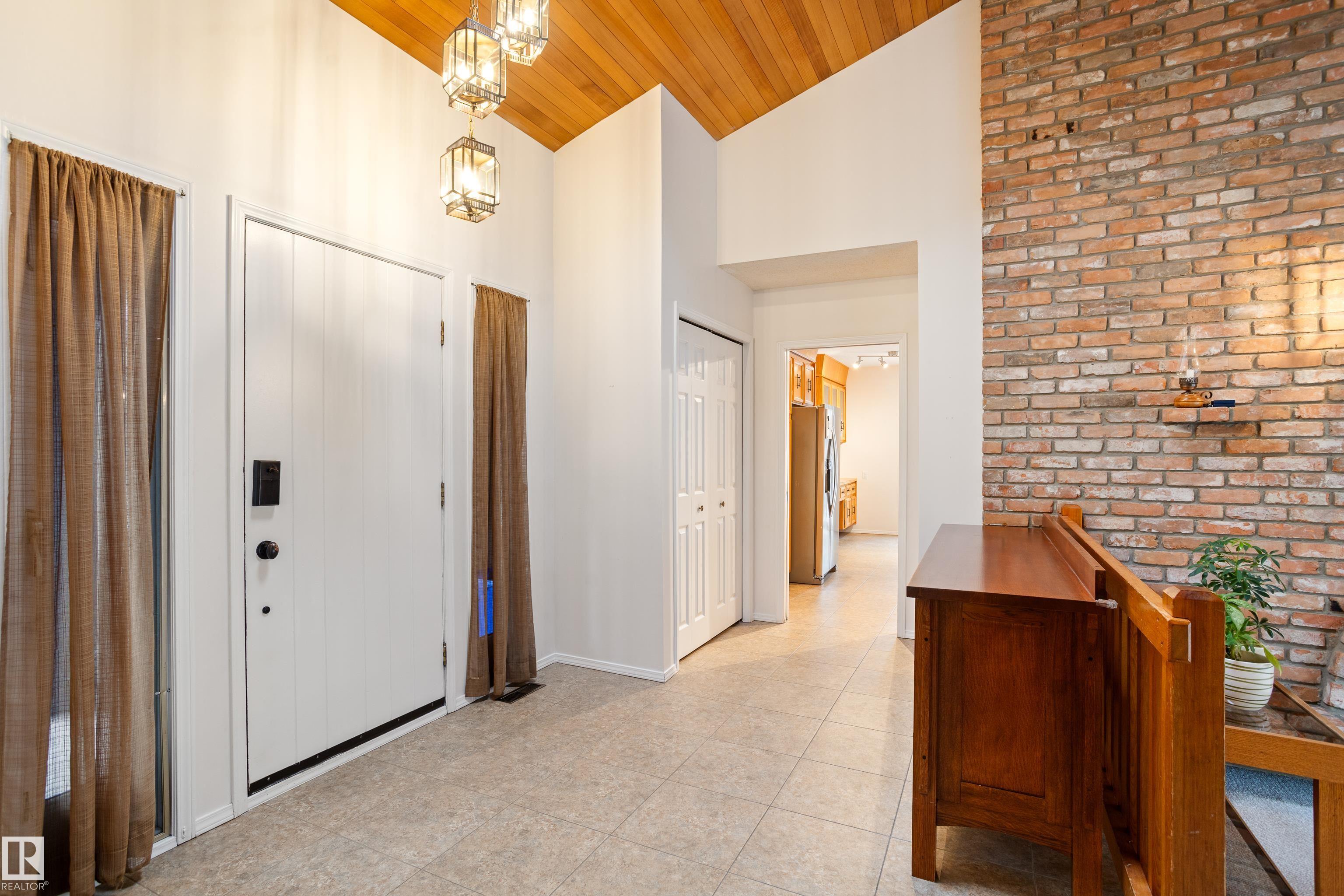 Photo 10 at 258 Greenoch Crescent NW, Greenview, Edmonton