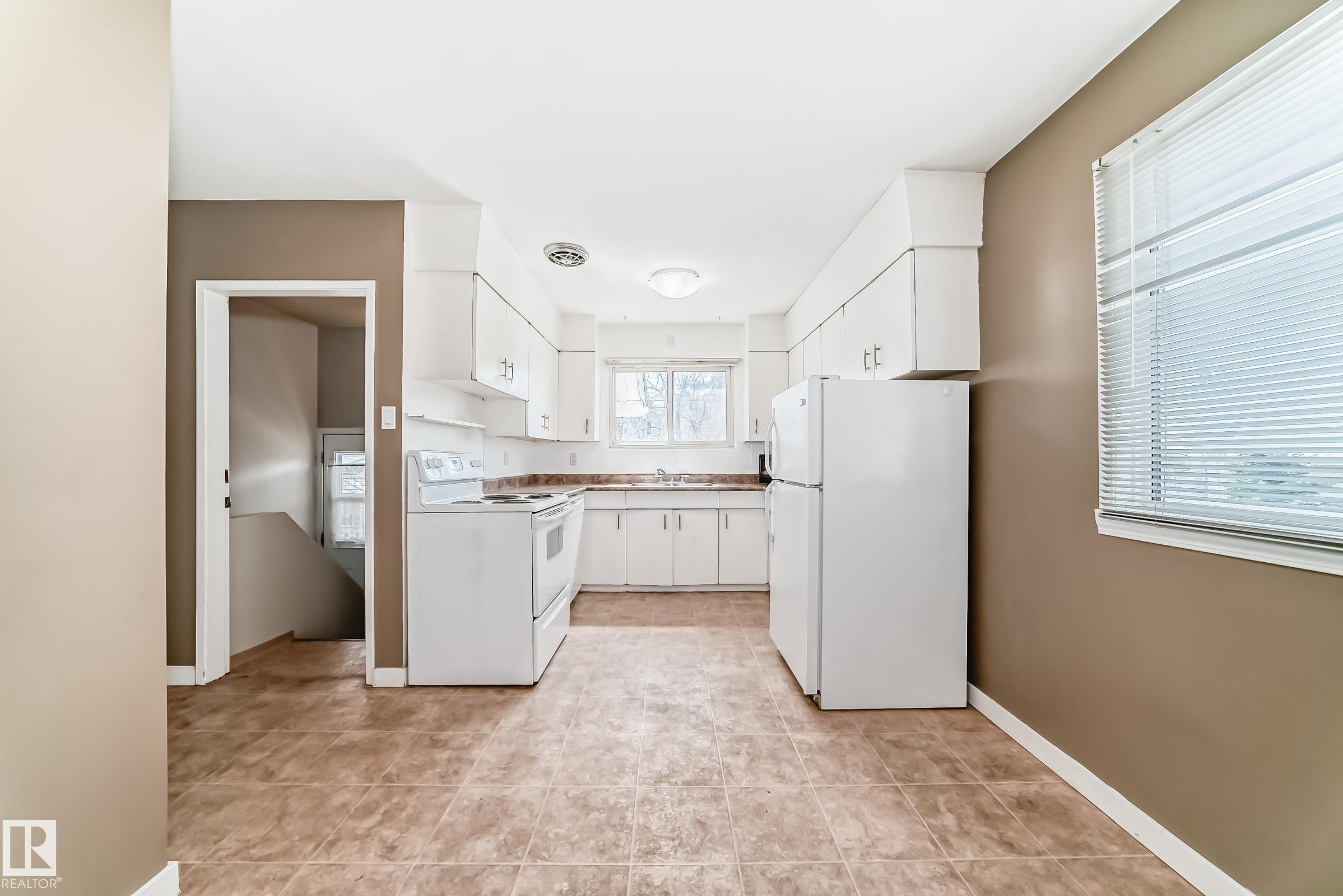 https://zimg.paragon.ice.com/ParagonImages/Property/PM/RAE/225394632/13/0/0/475aadede46de9ecca432cf5d7a1964d/1/79ac6215936c1025589c7d6179116fd2/225394632-e138205d-f33b-4db0-81e6-daef06bf8a39.JPG