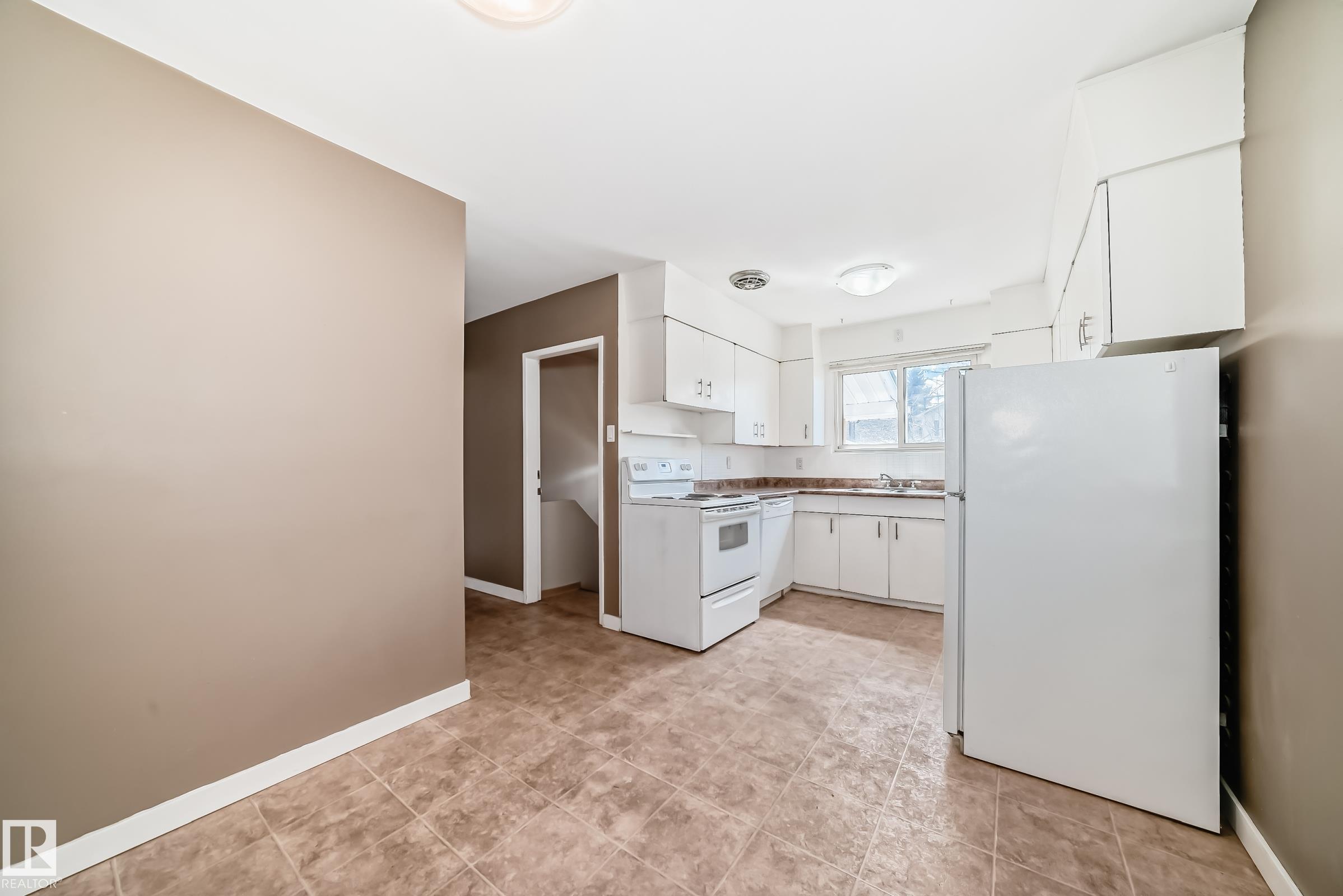 https://zimg.paragon.ice.com/ParagonImages/Property/PM/RAE/225394632/14/0/0/db82fdbd8740e8a45f78b0f42a5be6c5/1/79ac6215936c1025589c7d6179116fd2/225394632-79ef64ad-b951-43b0-ae8d-e2ff0866e96e.JPG