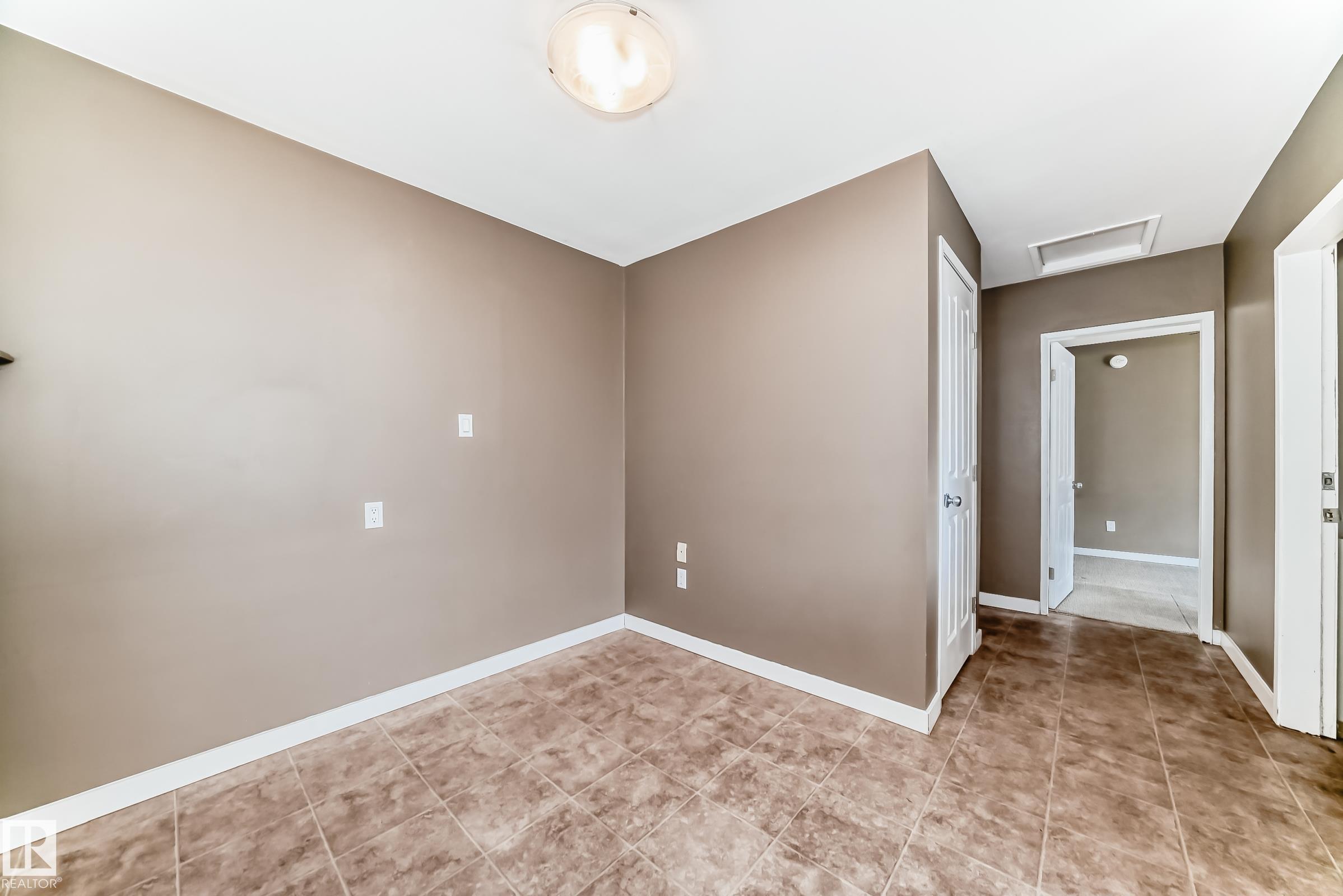 https://zimg.paragon.ice.com/ParagonImages/Property/PM/RAE/225394632/18/0/0/396e40e775d3de3b40da8d09d4b338ca/1/79ac6215936c1025589c7d6179116fd2/225394632-5b7706e3-76b2-41d2-a3dc-fd8d835b8432.JPG