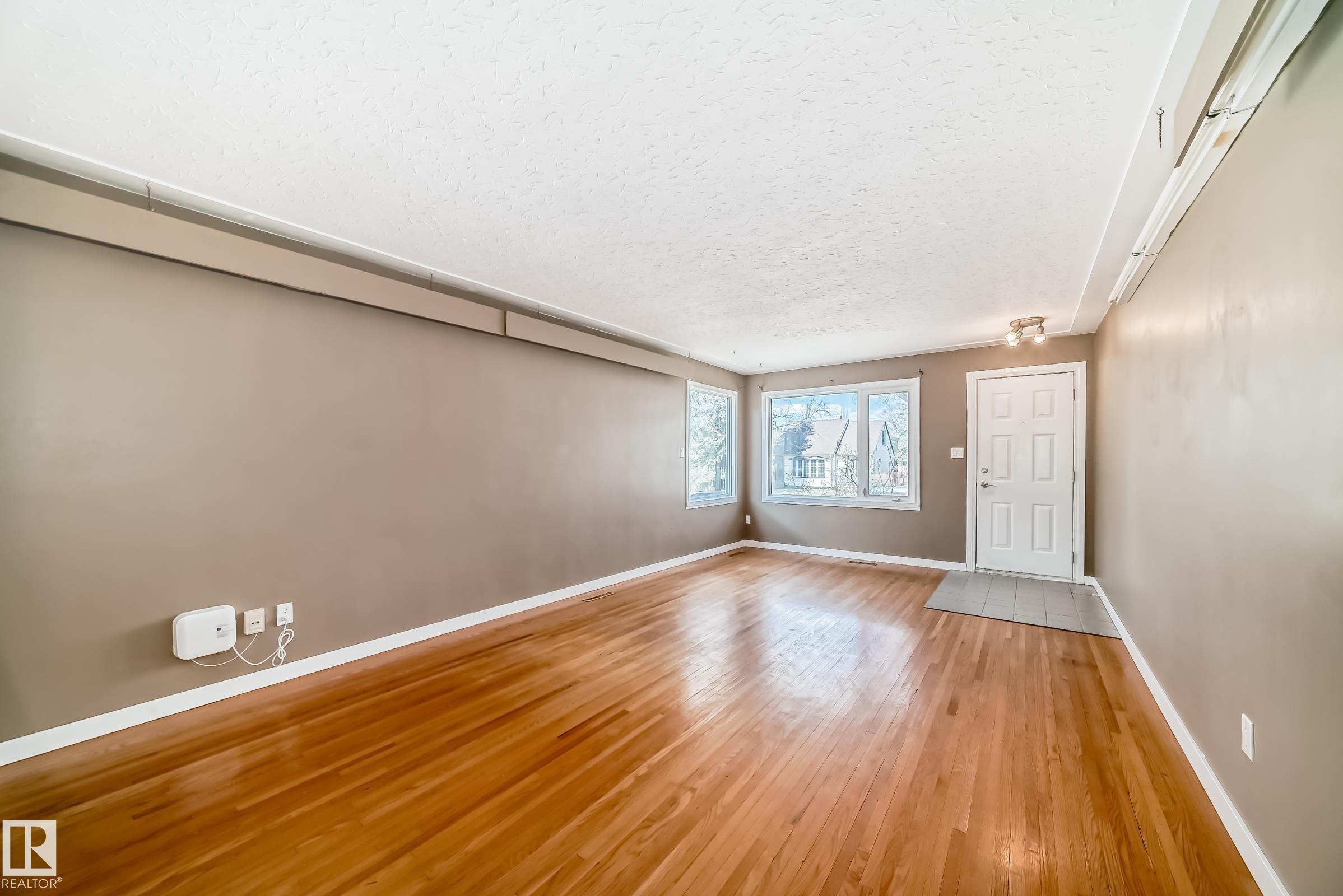 https://zimg.paragon.ice.com/ParagonImages/Property/PM/RAE/225394632/19/0/0/d3d6818979a7c75fc4797943e6505e59/1/79ac6215936c1025589c7d6179116fd2/225394632-81dee234-32b5-4863-b028-e9164ff66b31.JPG