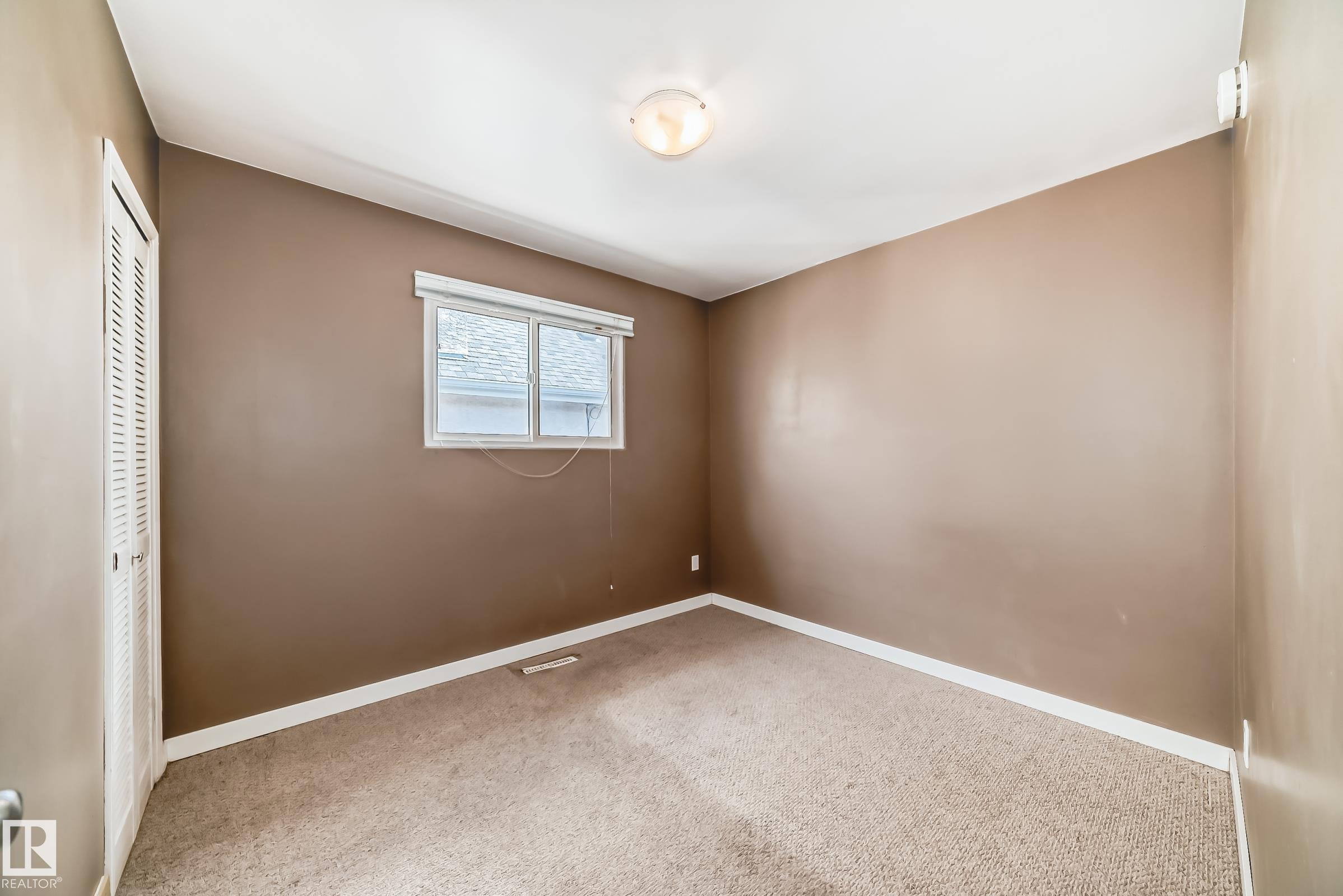 https://zimg.paragon.ice.com/ParagonImages/Property/PM/RAE/225394632/25/0/0/571e1d485851e0fa14086c4e1ab77cdd/1/79ac6215936c1025589c7d6179116fd2/225394632-06cba8c4-d10a-42a3-ac02-2e5ff0bdba61.JPG