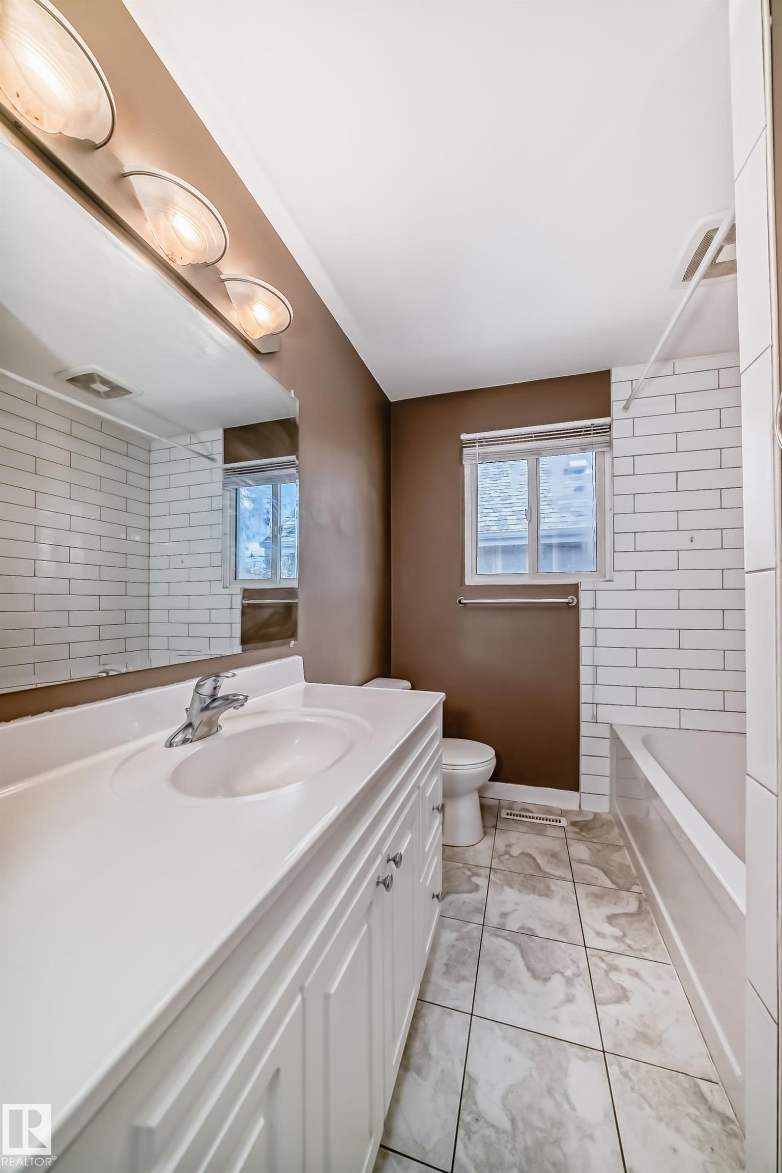 https://zimg.paragon.ice.com/ParagonImages/Property/PM/RAE/225394632/29/0/0/6d1efc1e275d2a05841b1045c78cced1/1/79ac6215936c1025589c7d6179116fd2/225394632-0db5db2f-6edd-4fbb-aa2d-c1349403f2f7.JPG