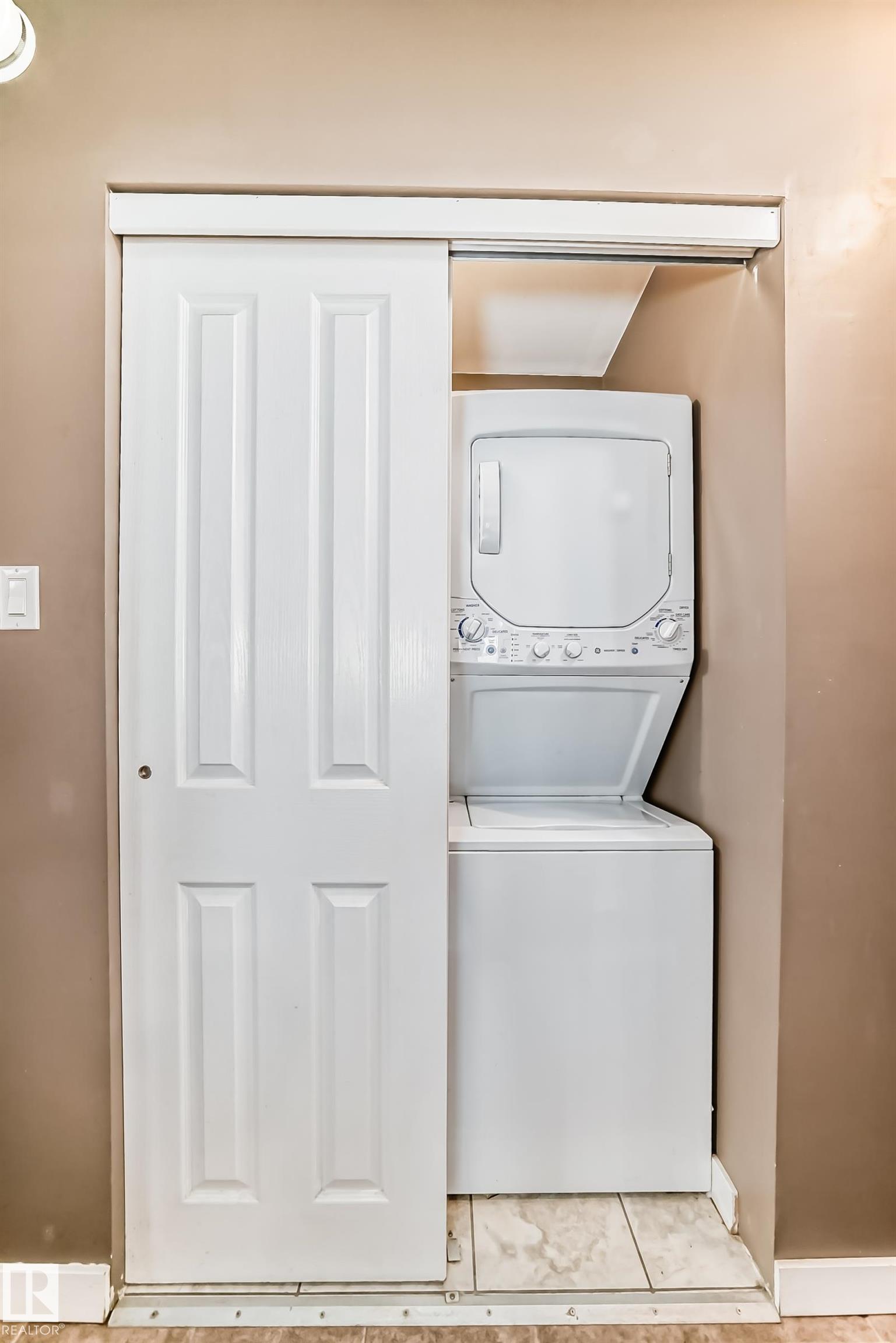https://zimg.paragon.ice.com/ParagonImages/Property/PM/RAE/225394632/33/0/0/10e6b7871e8421c4577052c8c2e0ba95/1/79ac6215936c1025589c7d6179116fd2/225394632-c9869e10-7b8e-4d3a-b8b1-505510702e73.JPG