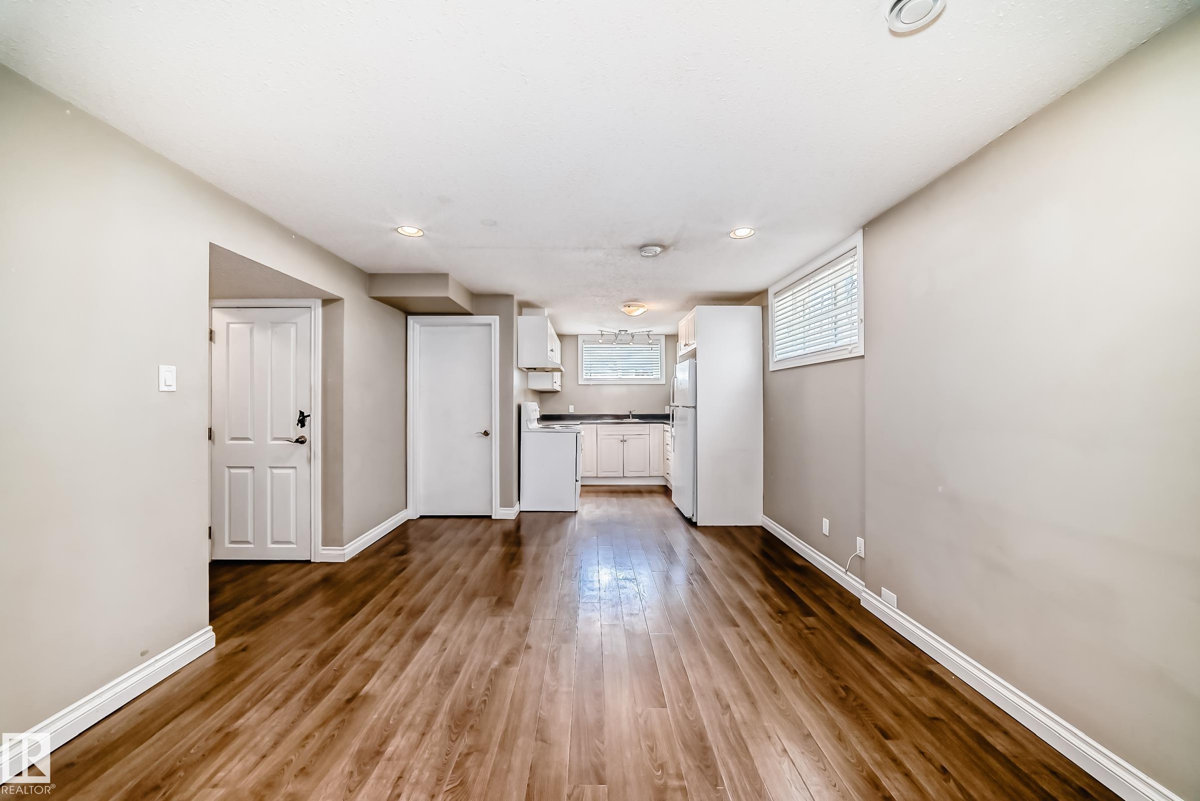 https://zimg.paragon.ice.com/ParagonImages/Property/PM/RAE/225394632/37/0/0/7b15b7ad9f136f7efce18c36a3145500/1/79ac6215936c1025589c7d6179116fd2/225394632-be7b711c-b814-48a2-9472-48899cf9f471.JPG