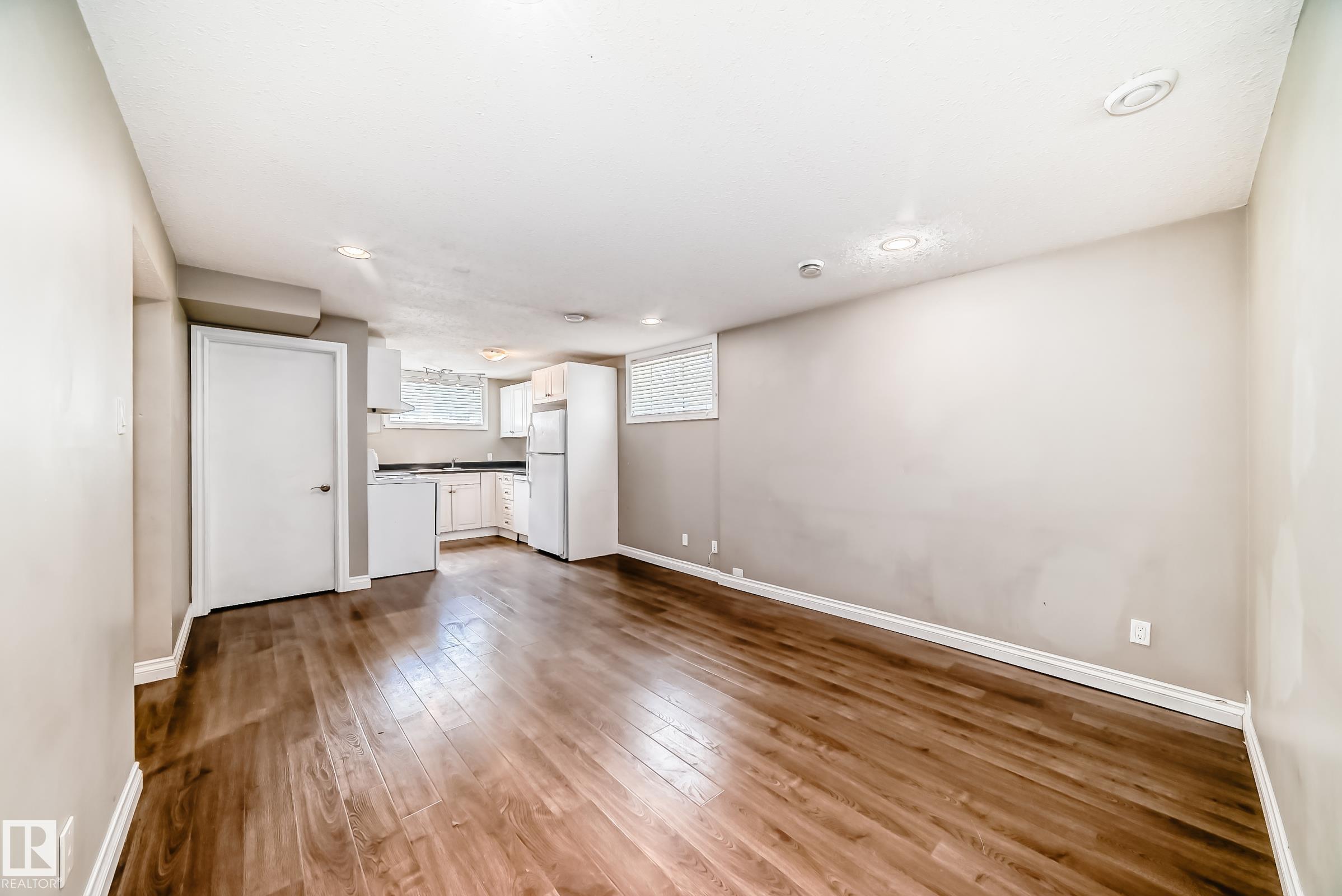 https://zimg.paragon.ice.com/ParagonImages/Property/PM/RAE/225394632/38/0/0/7e9ecf5b331a821f48c44d25fdad5fb7/1/79ac6215936c1025589c7d6179116fd2/225394632-16e2d61e-0f17-435c-a43f-f4e8bc69dbe2.JPG