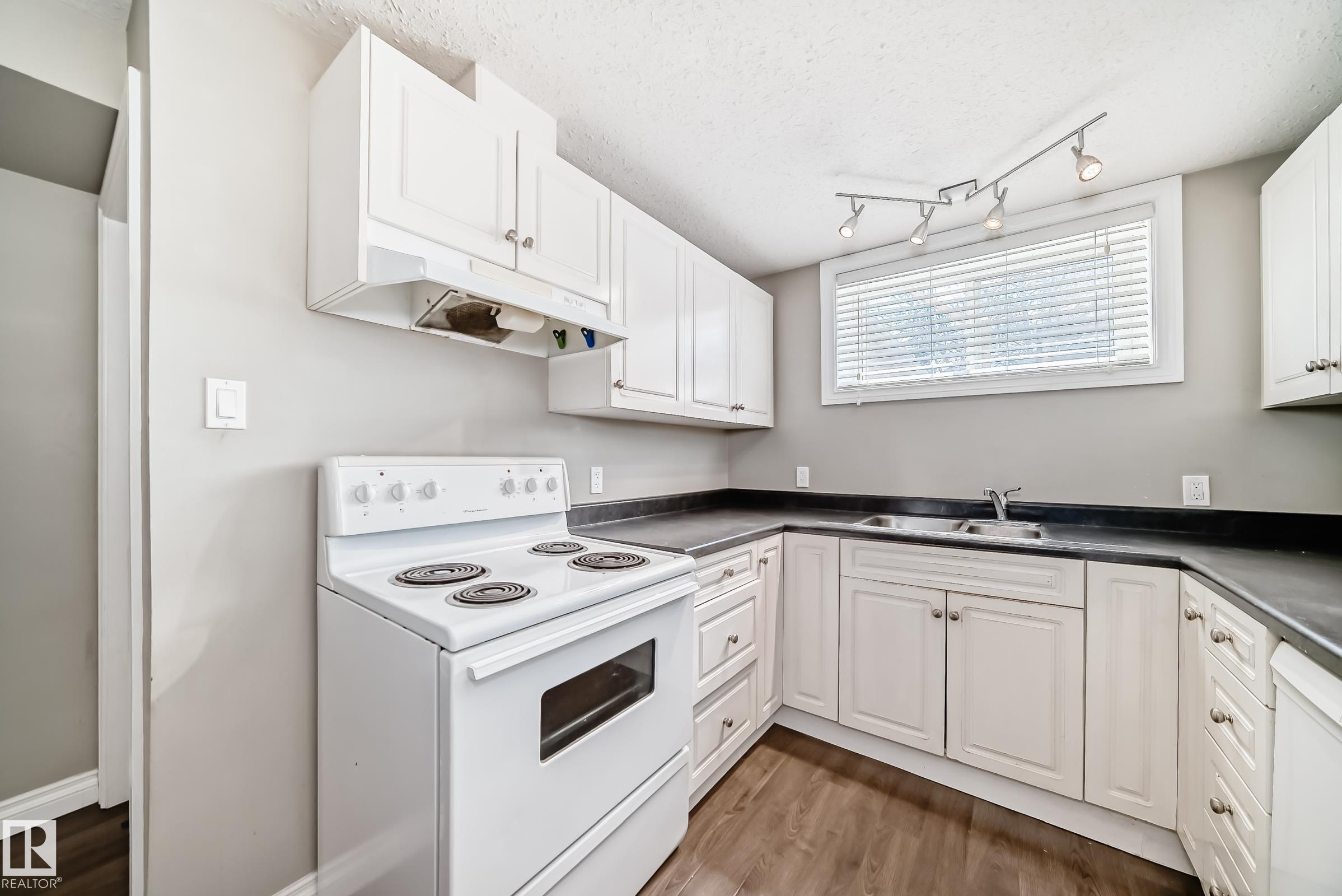 https://zimg.paragon.ice.com/ParagonImages/Property/PM/RAE/225394632/39/0/0/eb50699e26814c5f1425d8c42bd9c094/1/79ac6215936c1025589c7d6179116fd2/225394632-291592c6-67f9-408a-8eb6-d1f12f4e582d.JPG