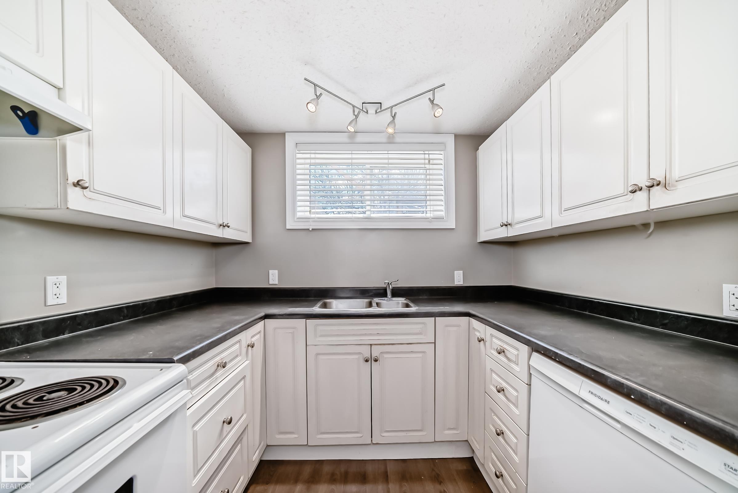 https://zimg.paragon.ice.com/ParagonImages/Property/PM/RAE/225394632/40/0/0/c95be860fdb03385be9743083b70ae84/1/79ac6215936c1025589c7d6179116fd2/225394632-4459c667-0d2a-46cd-b8b7-6a2bc1773e09.JPG