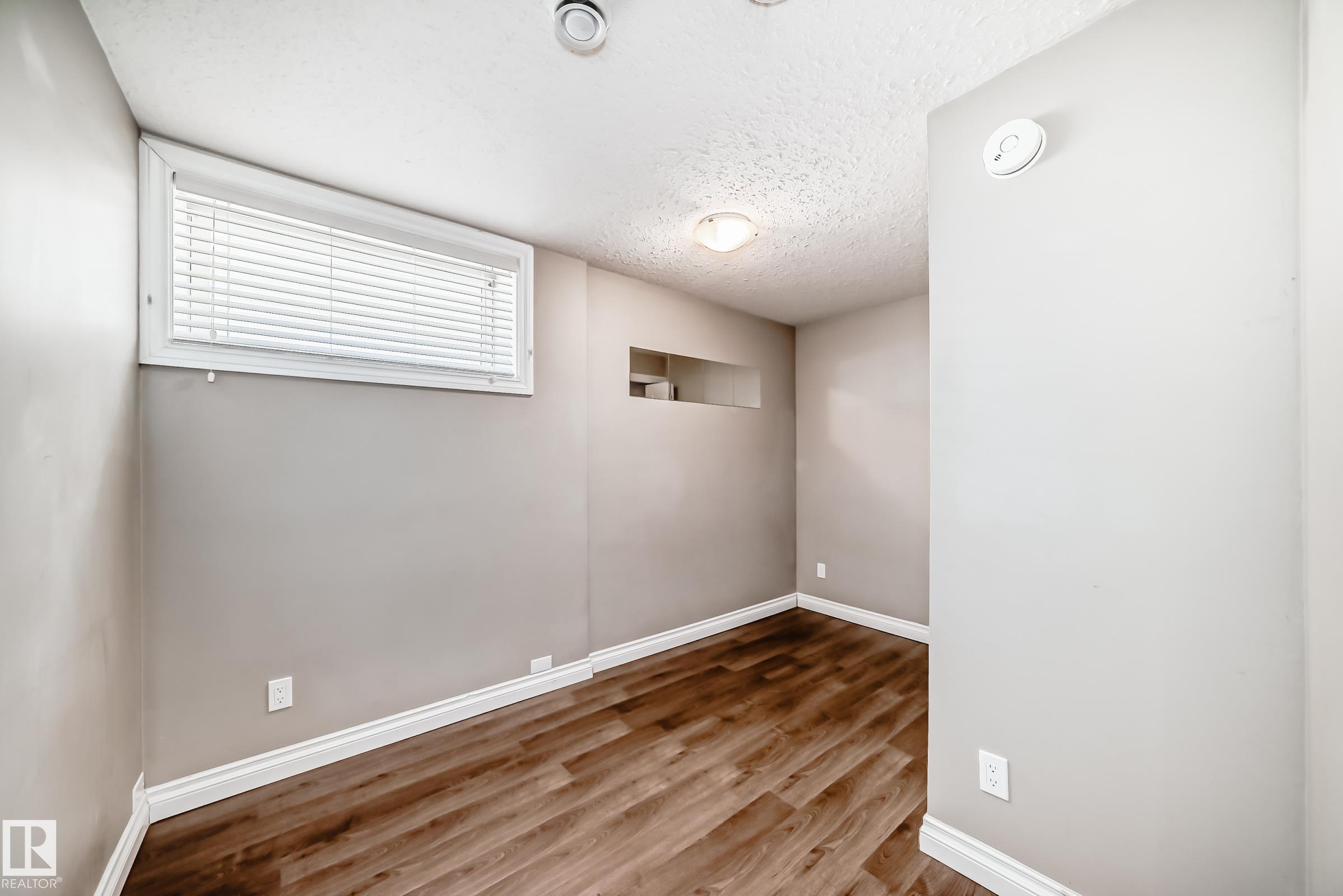 https://zimg.paragon.ice.com/ParagonImages/Property/PM/RAE/225394632/42/0/0/5d7d3612adfff1b48ca8cff2a729cf53/1/79ac6215936c1025589c7d6179116fd2/225394632-6d348989-5ecd-436a-8c52-235f0f50b9b1.JPG