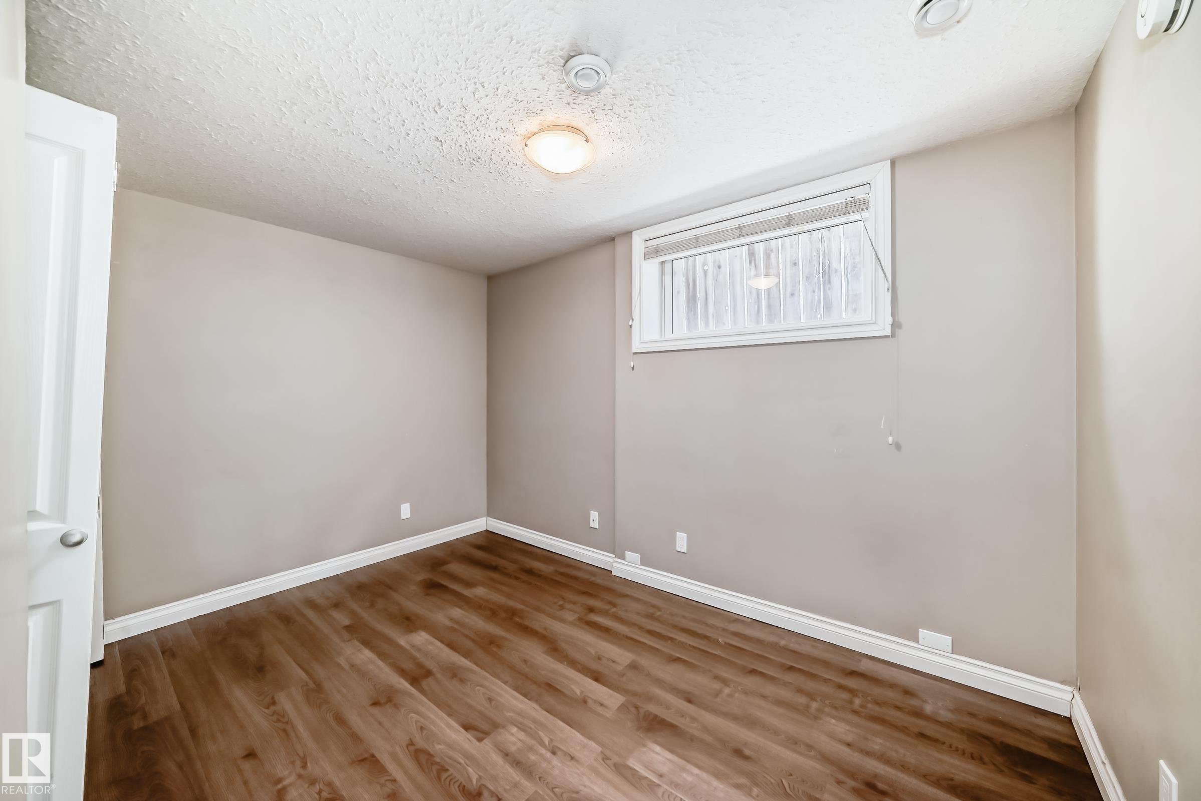 https://zimg.paragon.ice.com/ParagonImages/Property/PM/RAE/225394632/44/0/0/f688e026b184fd260e319b66d9f61605/1/79ac6215936c1025589c7d6179116fd2/225394632-1a2ae99d-8934-4130-801b-e1c9bb411fe6.JPG