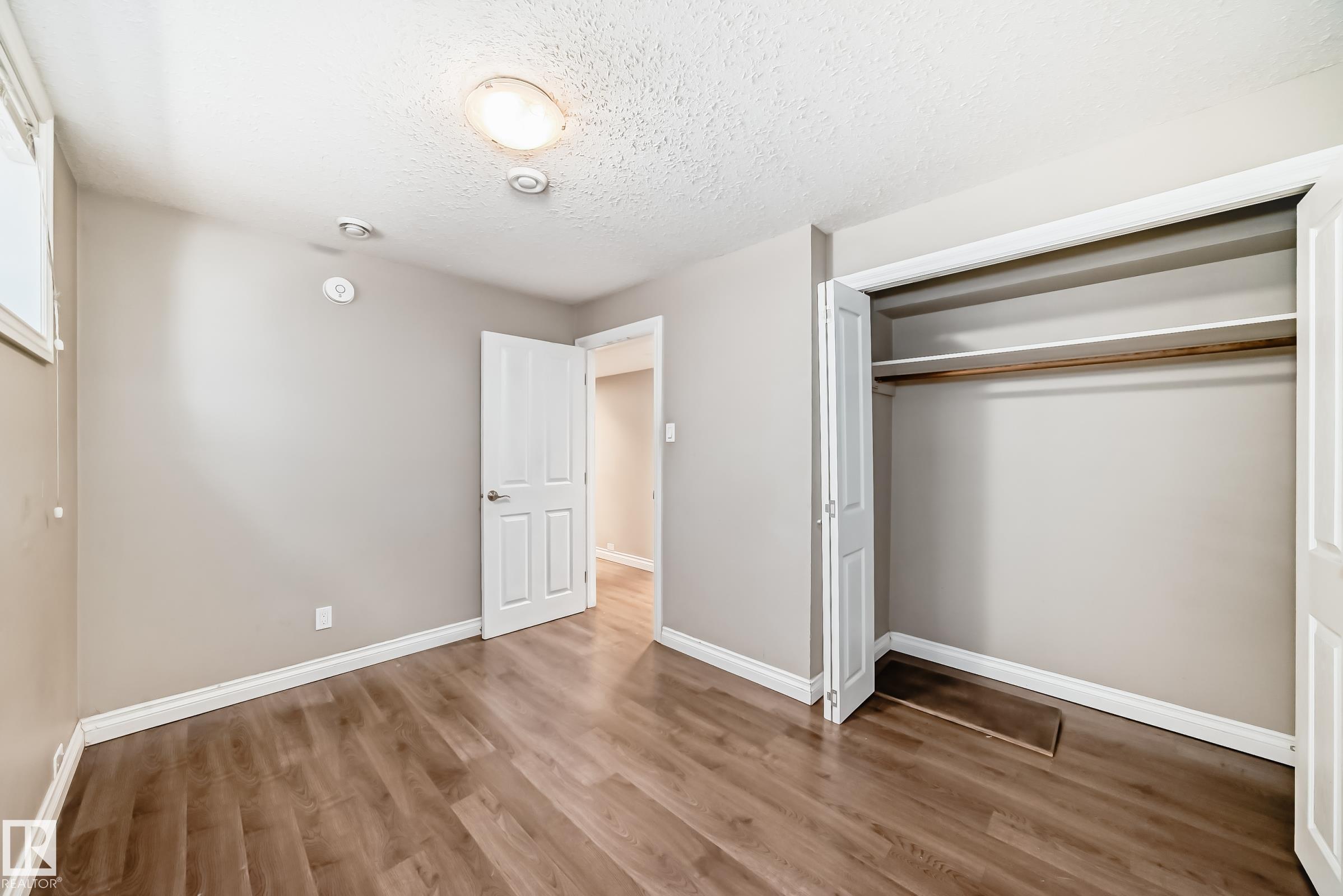 https://zimg.paragon.ice.com/ParagonImages/Property/PM/RAE/225394632/45/0/0/a21b267c1f2940c7b7920263596079a9/1/79ac6215936c1025589c7d6179116fd2/225394632-f5c6bf3d-92e5-461a-aedb-58c56f95e8a9.JPG