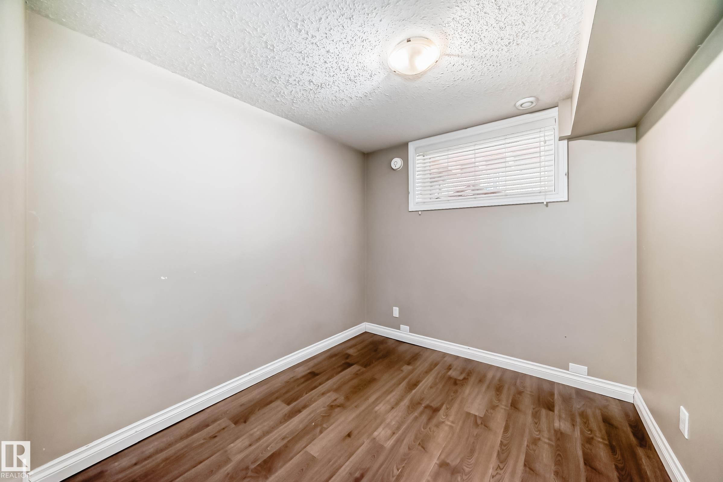 https://zimg.paragon.ice.com/ParagonImages/Property/PM/RAE/225394632/46/0/0/40c0bdfd66adbeec506d52a1c2db8fb2/1/79ac6215936c1025589c7d6179116fd2/225394632-1473d4af-94d6-47cf-933c-13ebb4abbaeb.JPG
