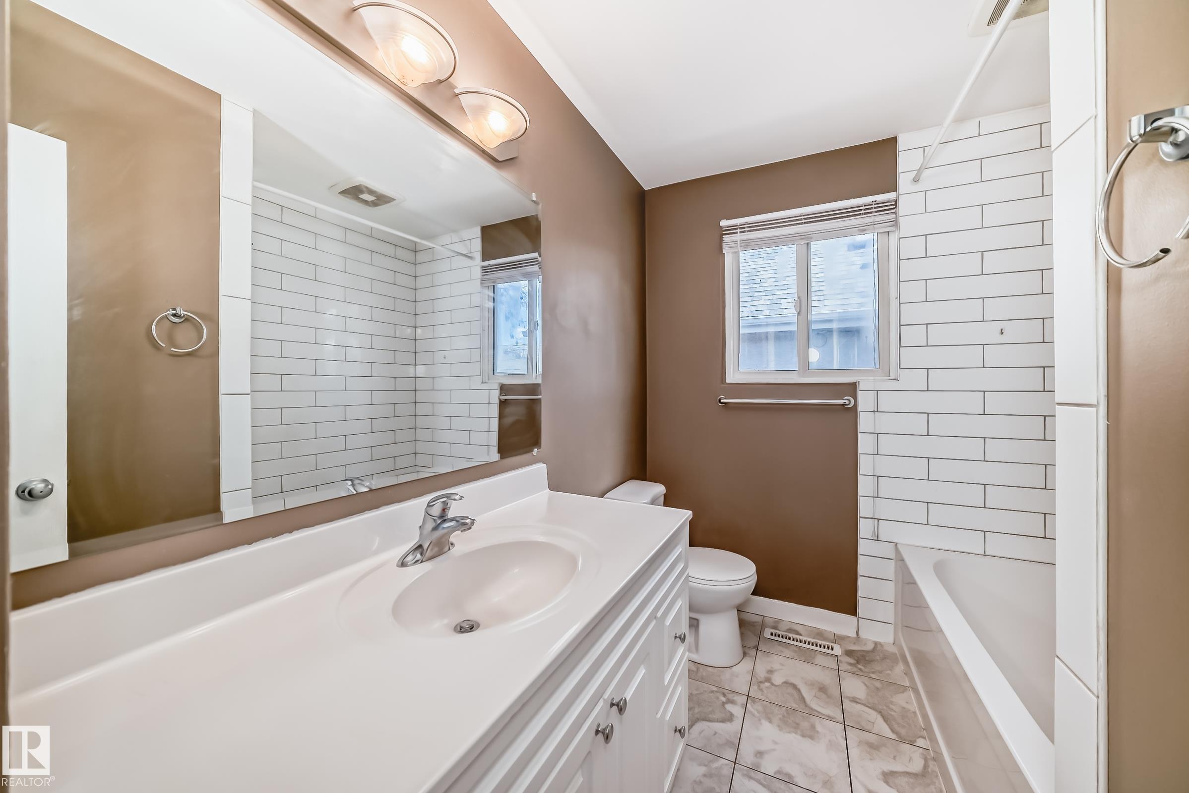 https://zimg.paragon.ice.com/ParagonImages/Property/PM/RAE/225394632/6/0/0/11dd199f93838f002019b0fb9848543d/1/79ac6215936c1025589c7d6179116fd2/225394632-43d93dd1-1206-447f-83d3-ba320eeae07d.JPG