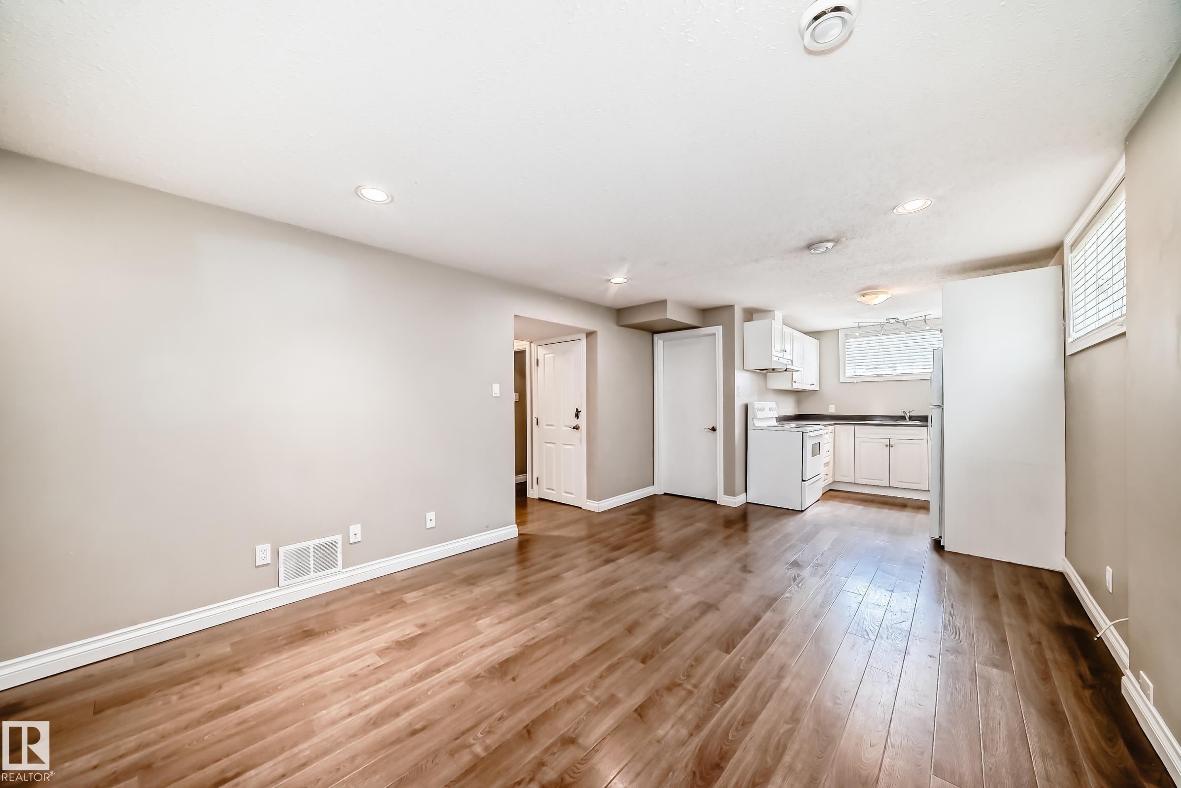 https://zimg.paragon.ice.com/ParagonImages/Property/PM/RAE/225394632/7/0/0/a152de81636bed6e1c985212327fe35b/1/79ac6215936c1025589c7d6179116fd2/225394632-efc47220-5053-40ac-b97b-3d85e035c7fb.JPG