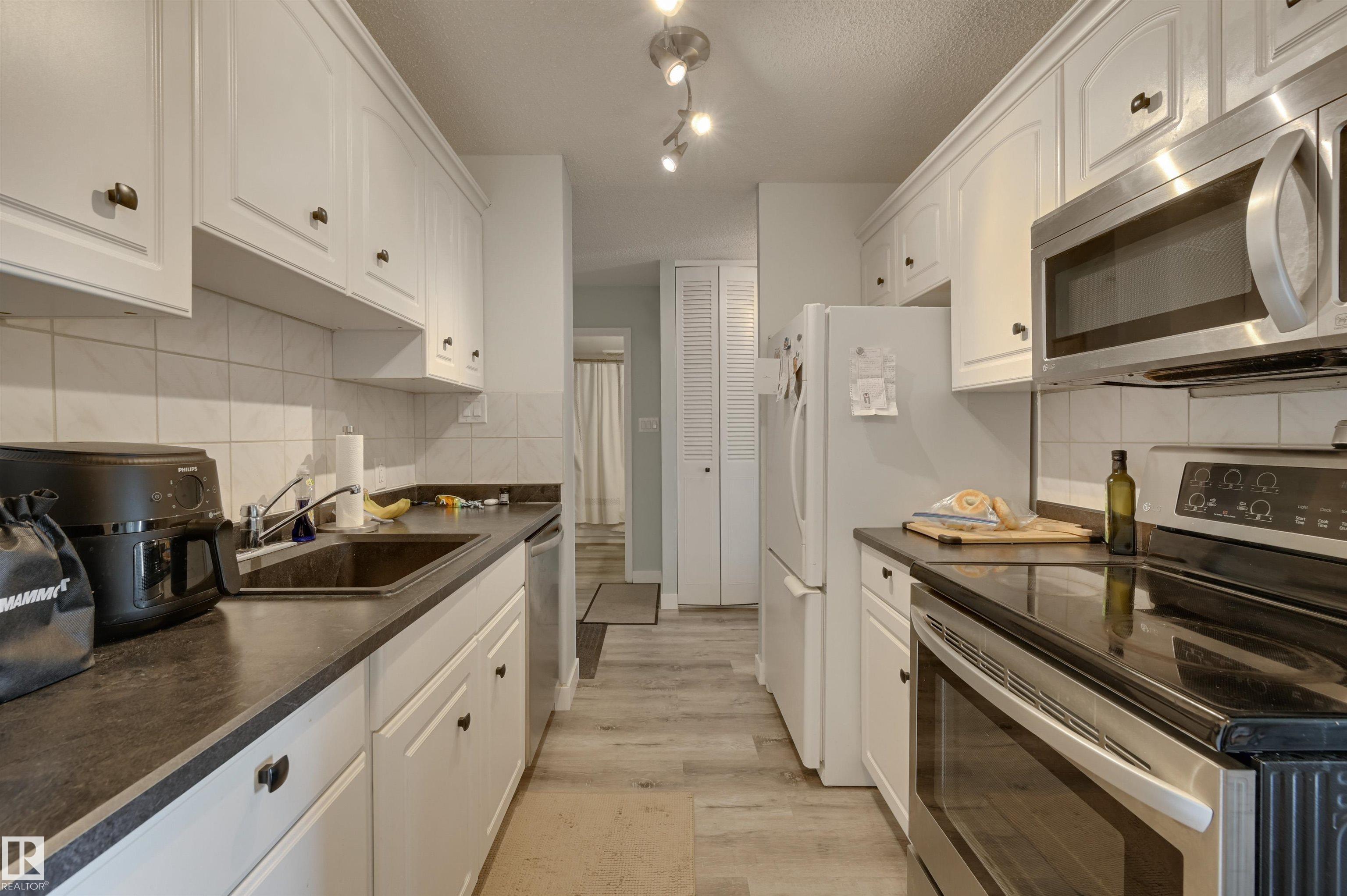 Photo 12 at 1204 - 12121 Jasper Avenue NW, Wîhkwêntôwin, Edmonton